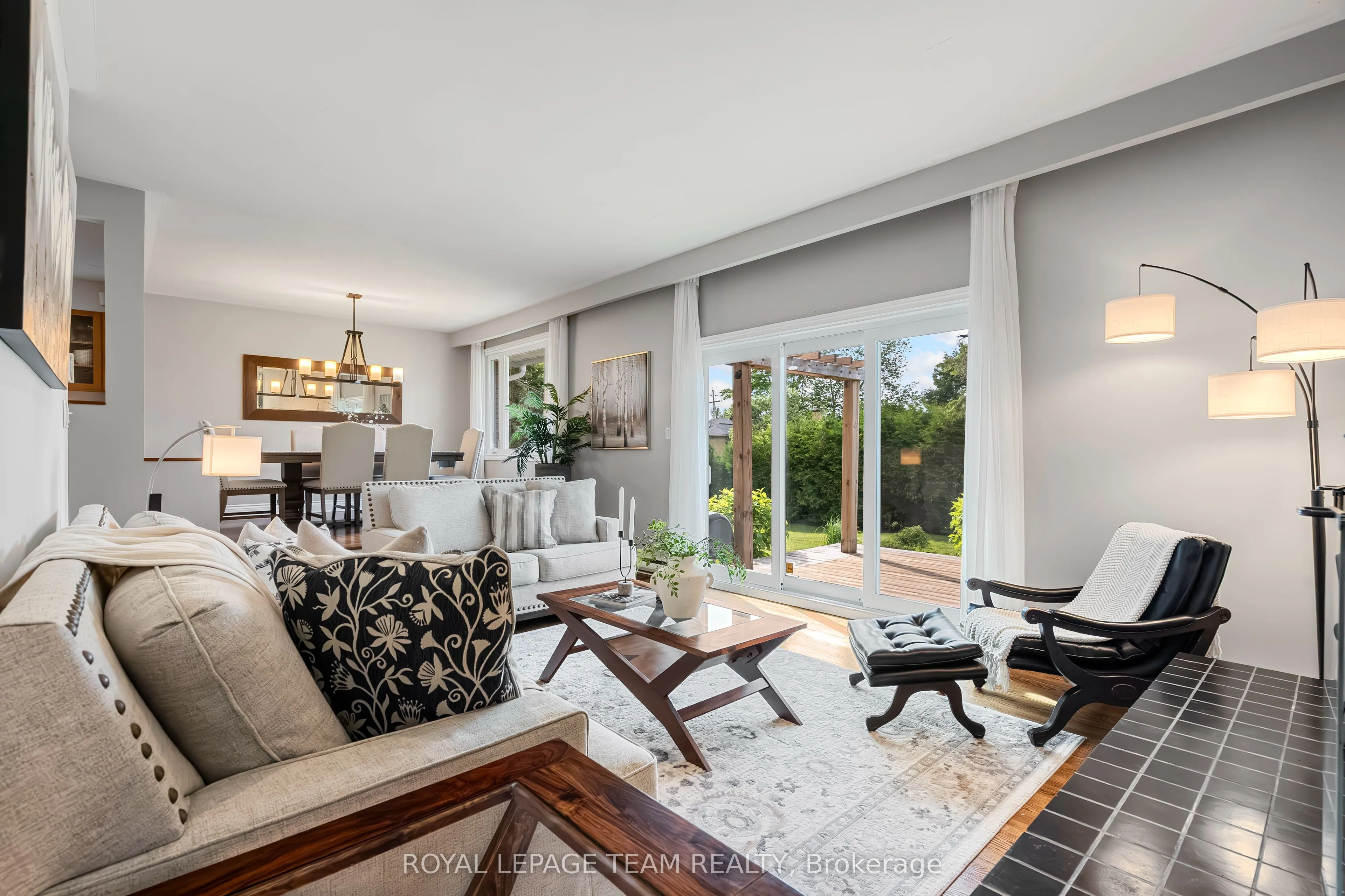 37 PROMENADE Avenue