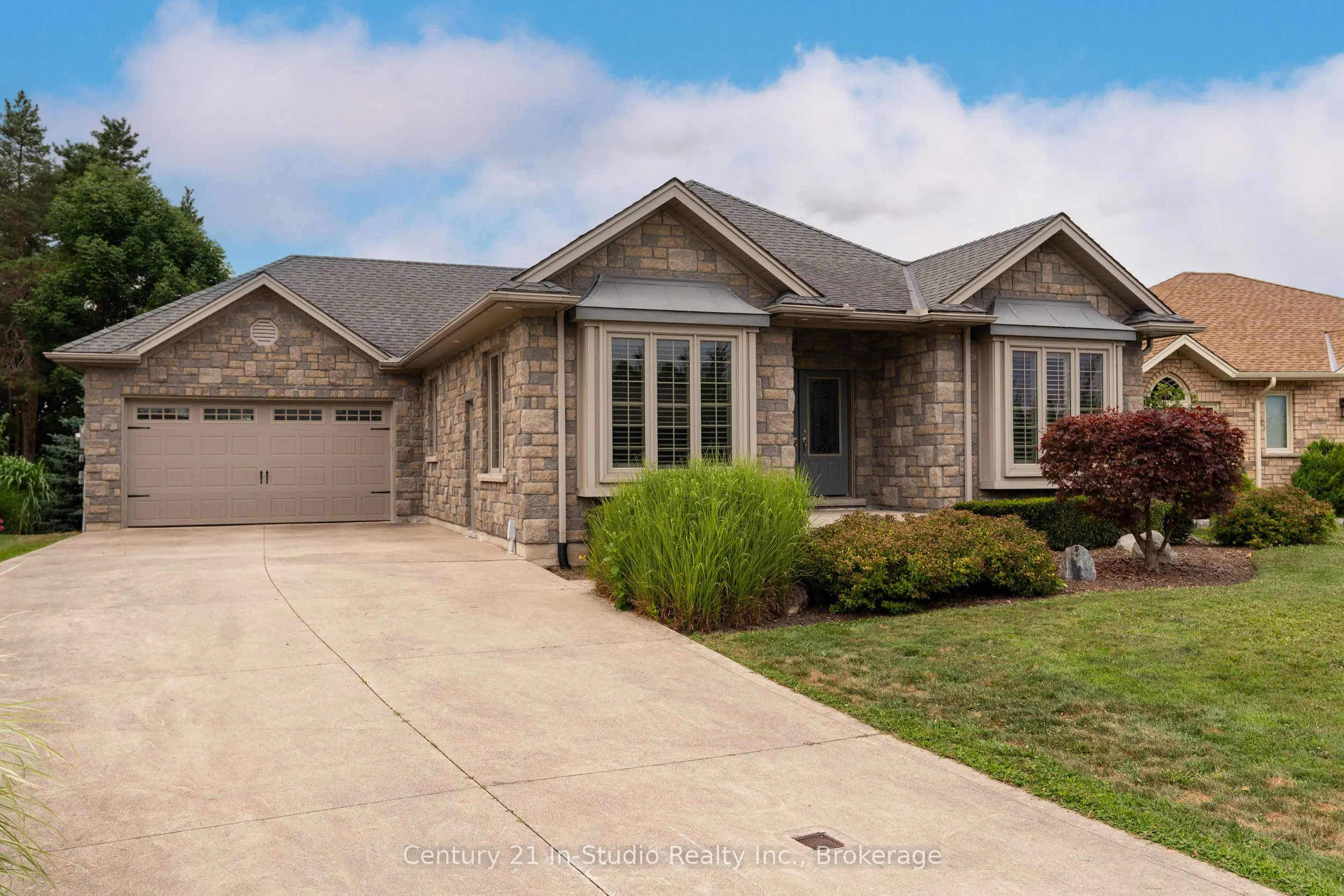 6 Glen Abbey Court