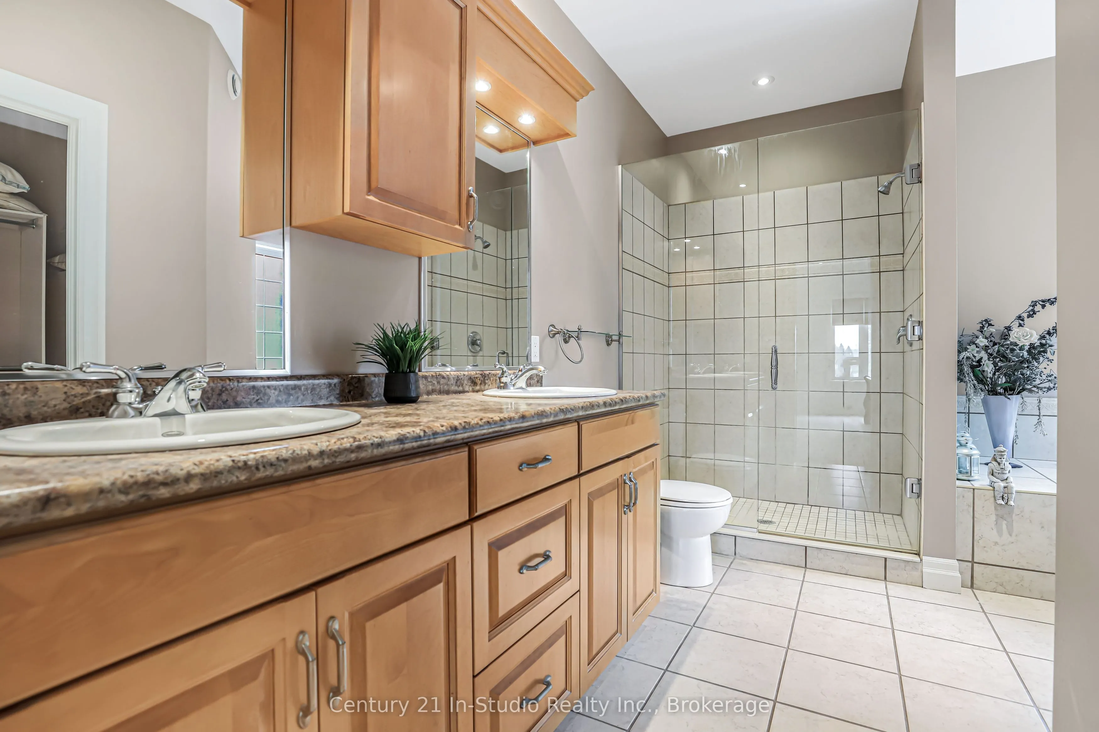 6 Glen Abbey Court