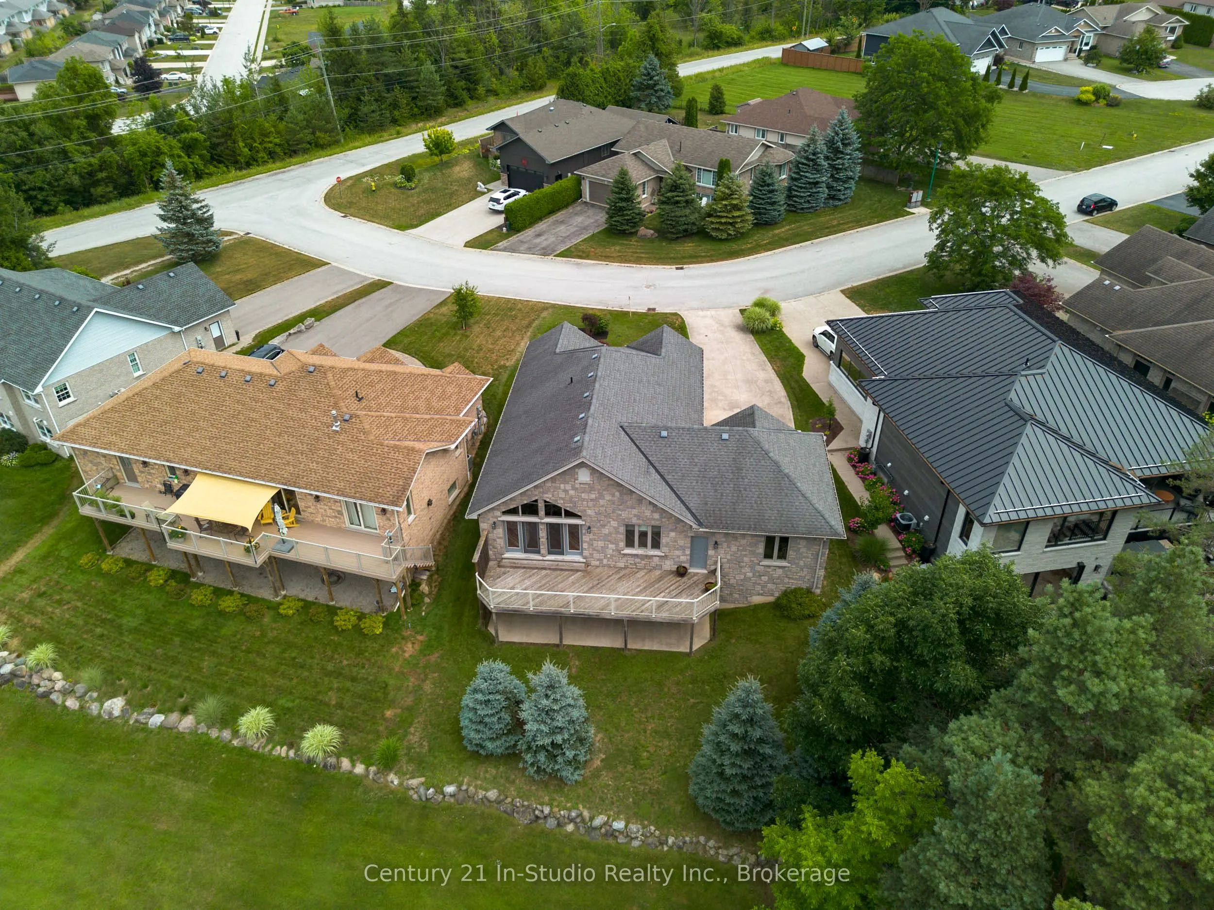 6 Glen Abbey Court