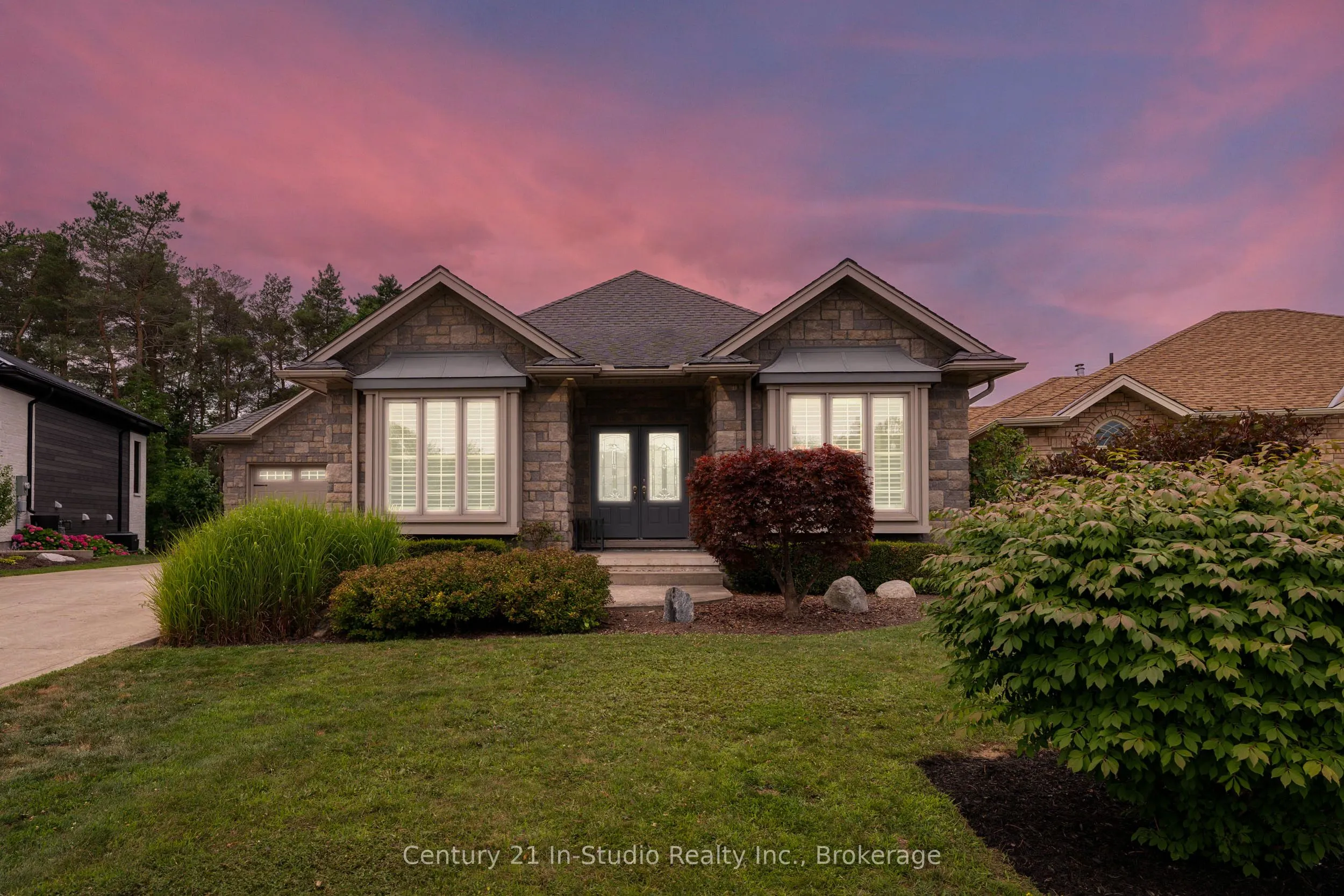 6 Glen Abbey Court