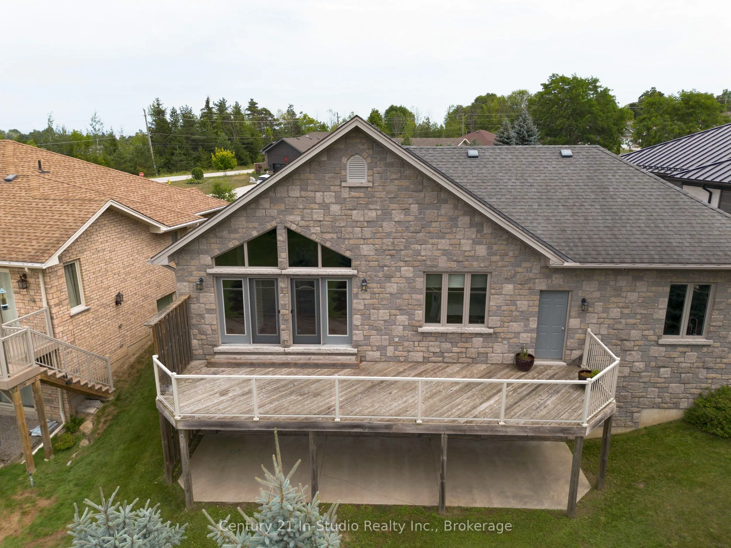 6 Glen Abbey Court