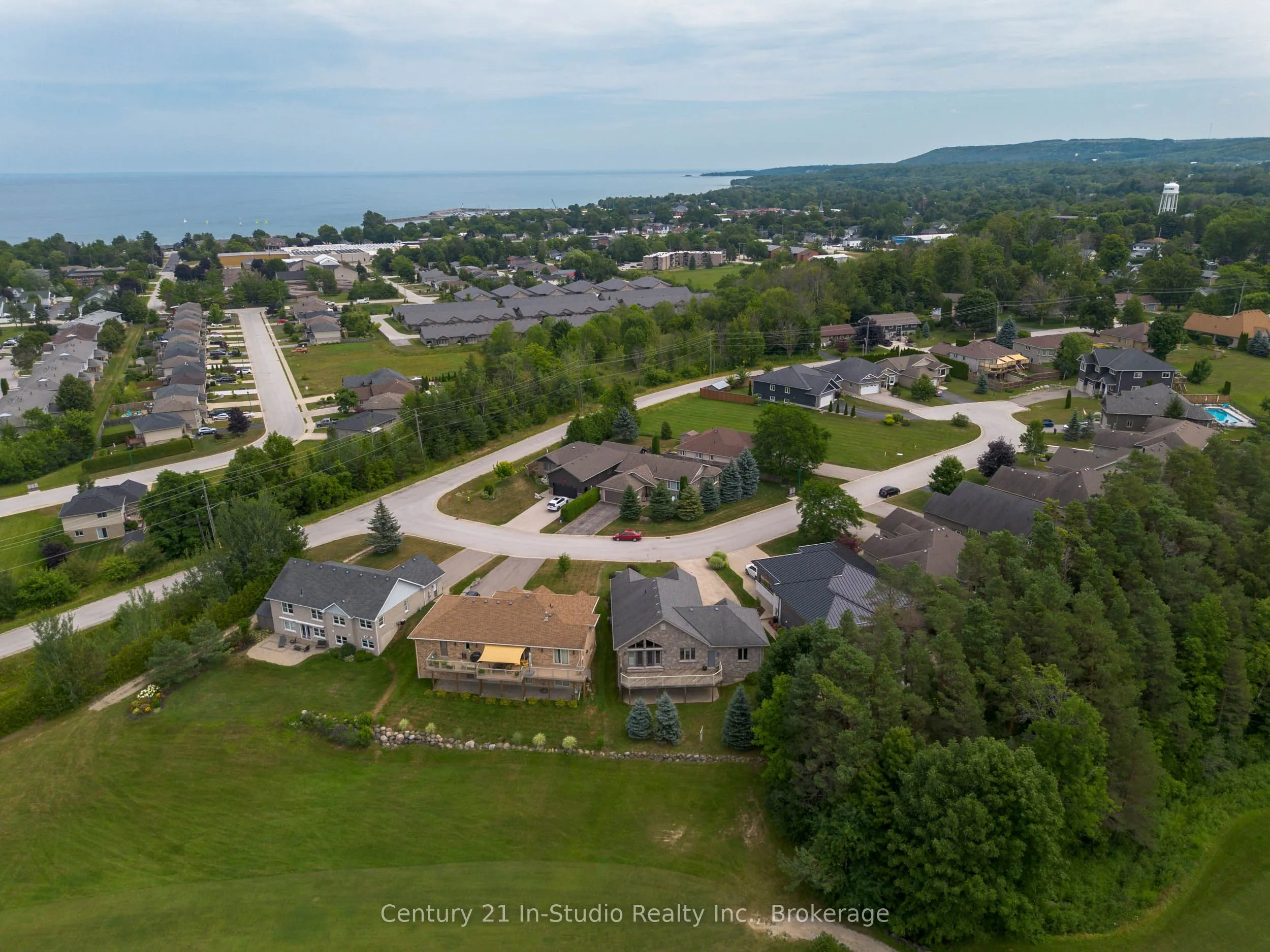6 Glen Abbey Court