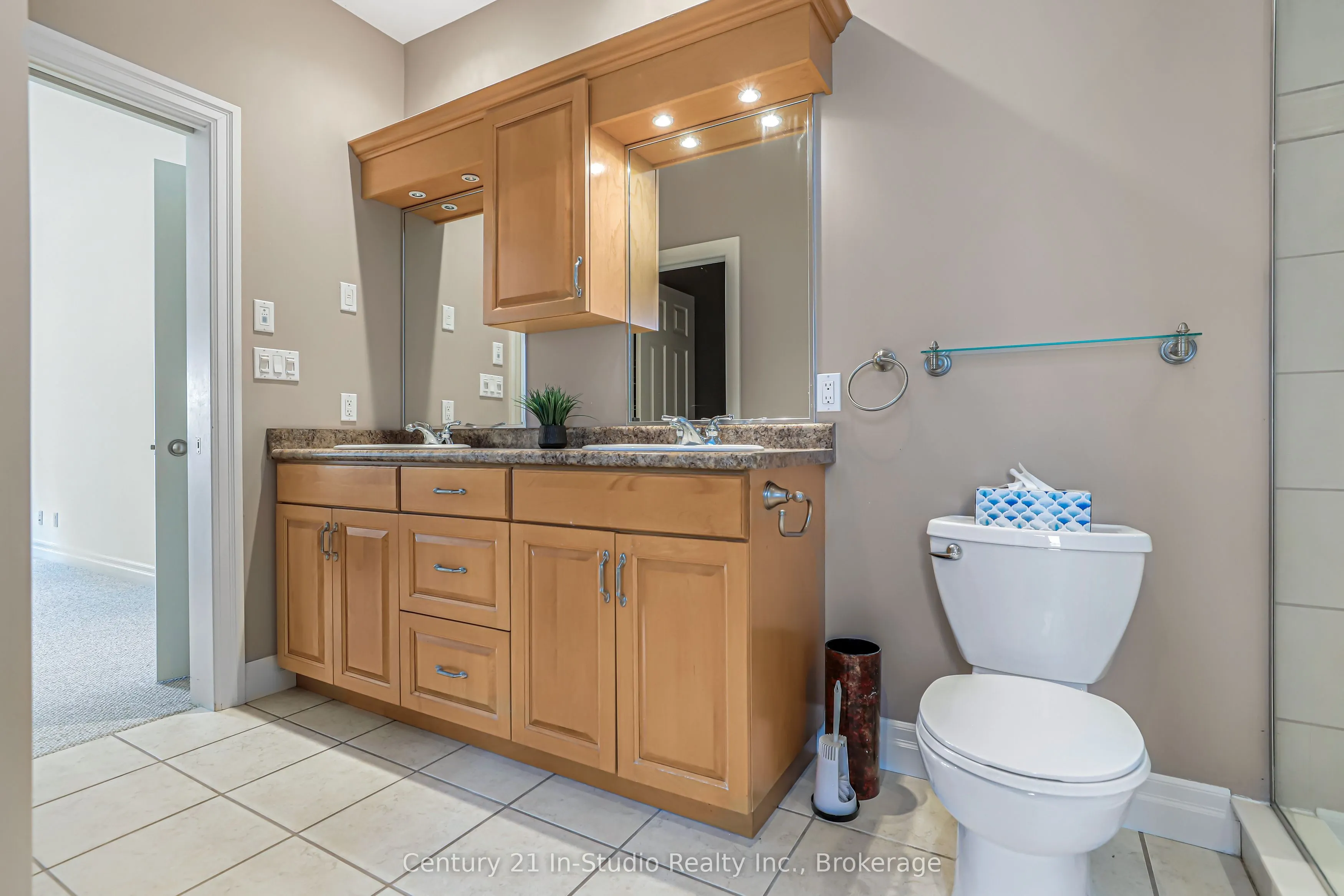6 Glen Abbey Court