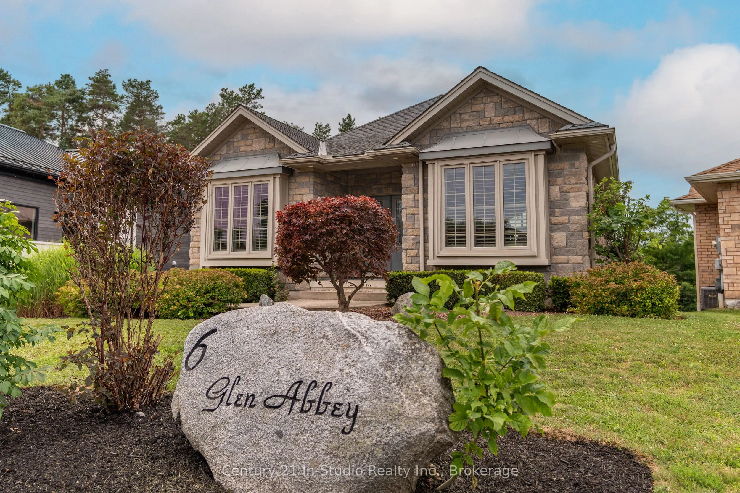 6 Glen Abbey Court