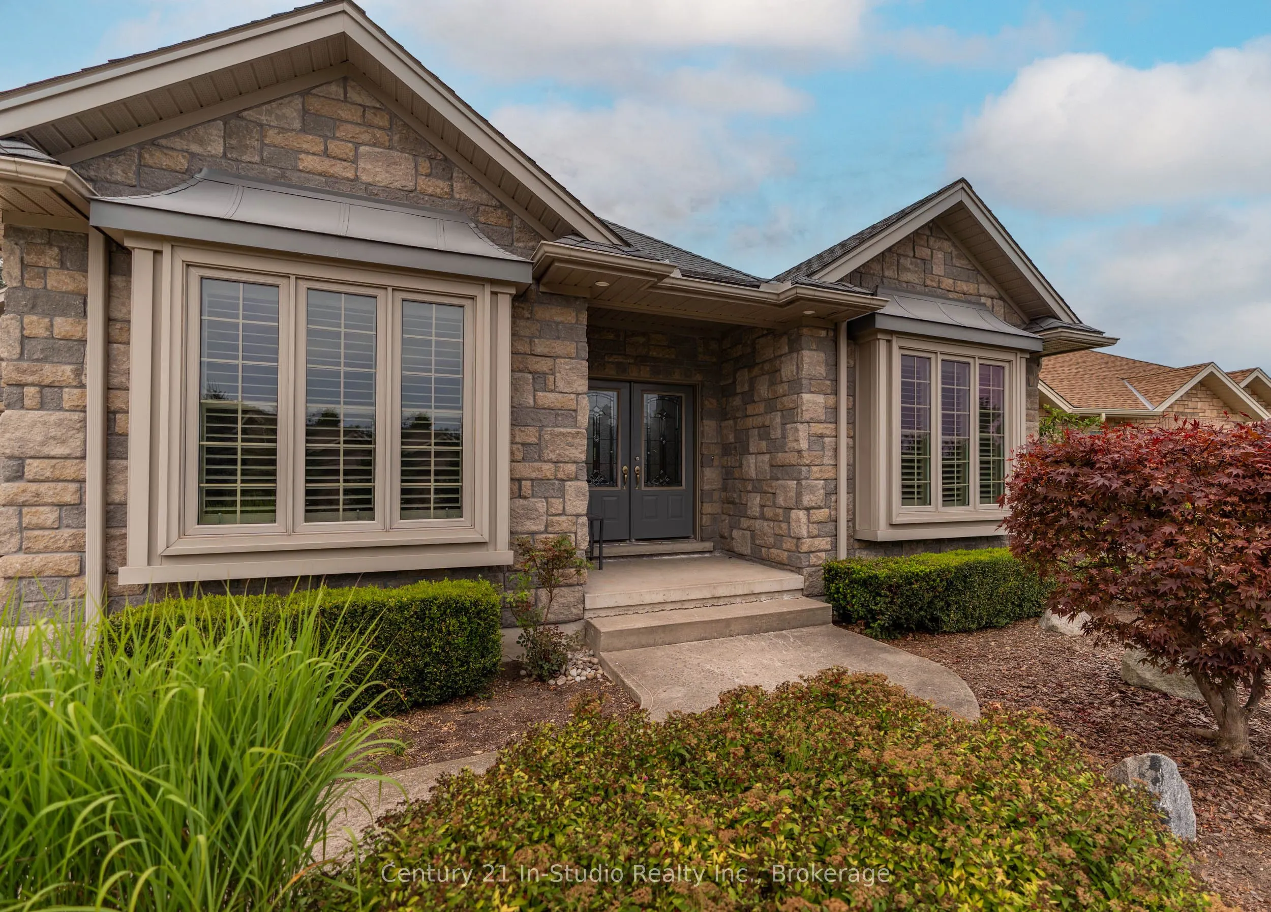 6 Glen Abbey Court