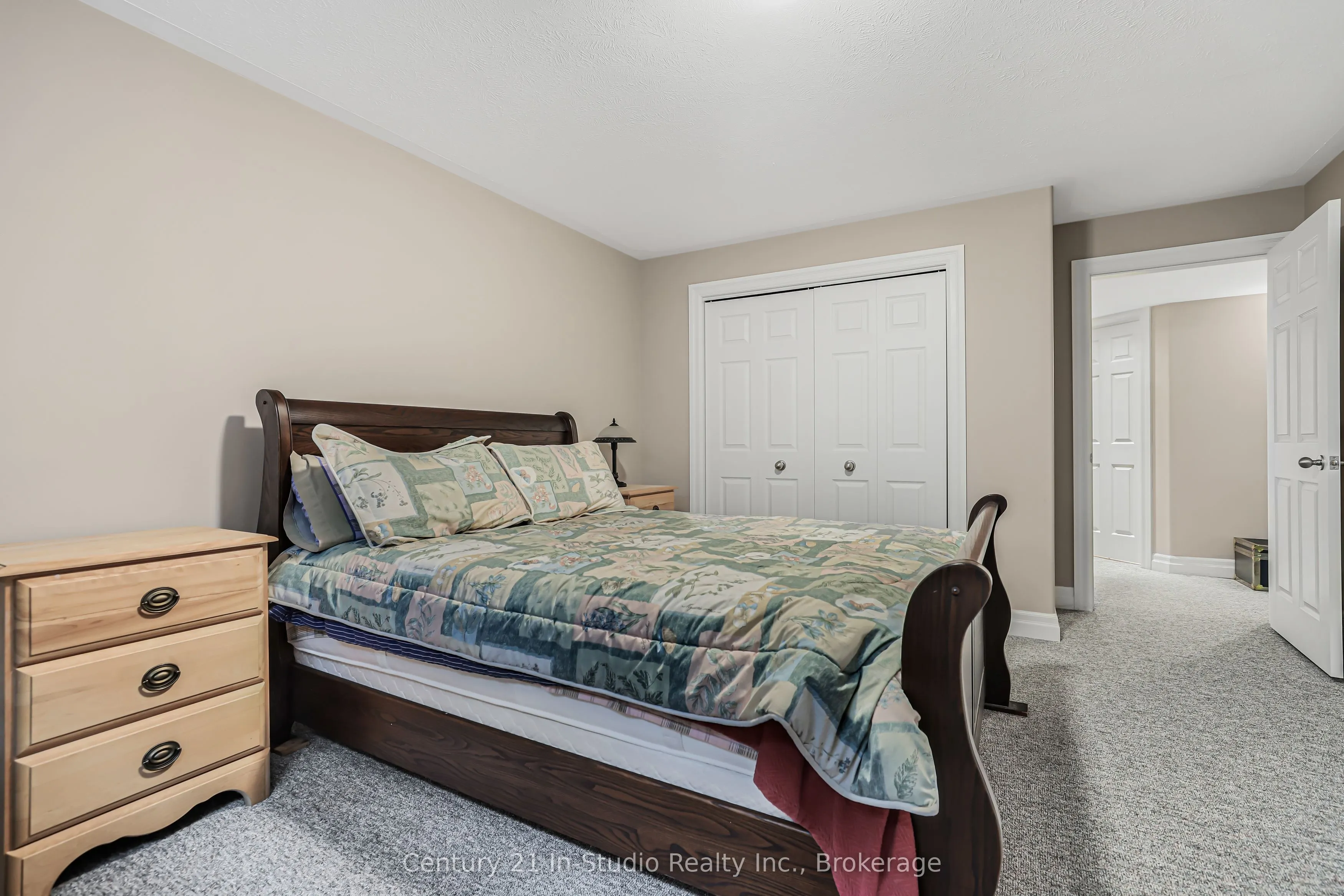 6 Glen Abbey Court