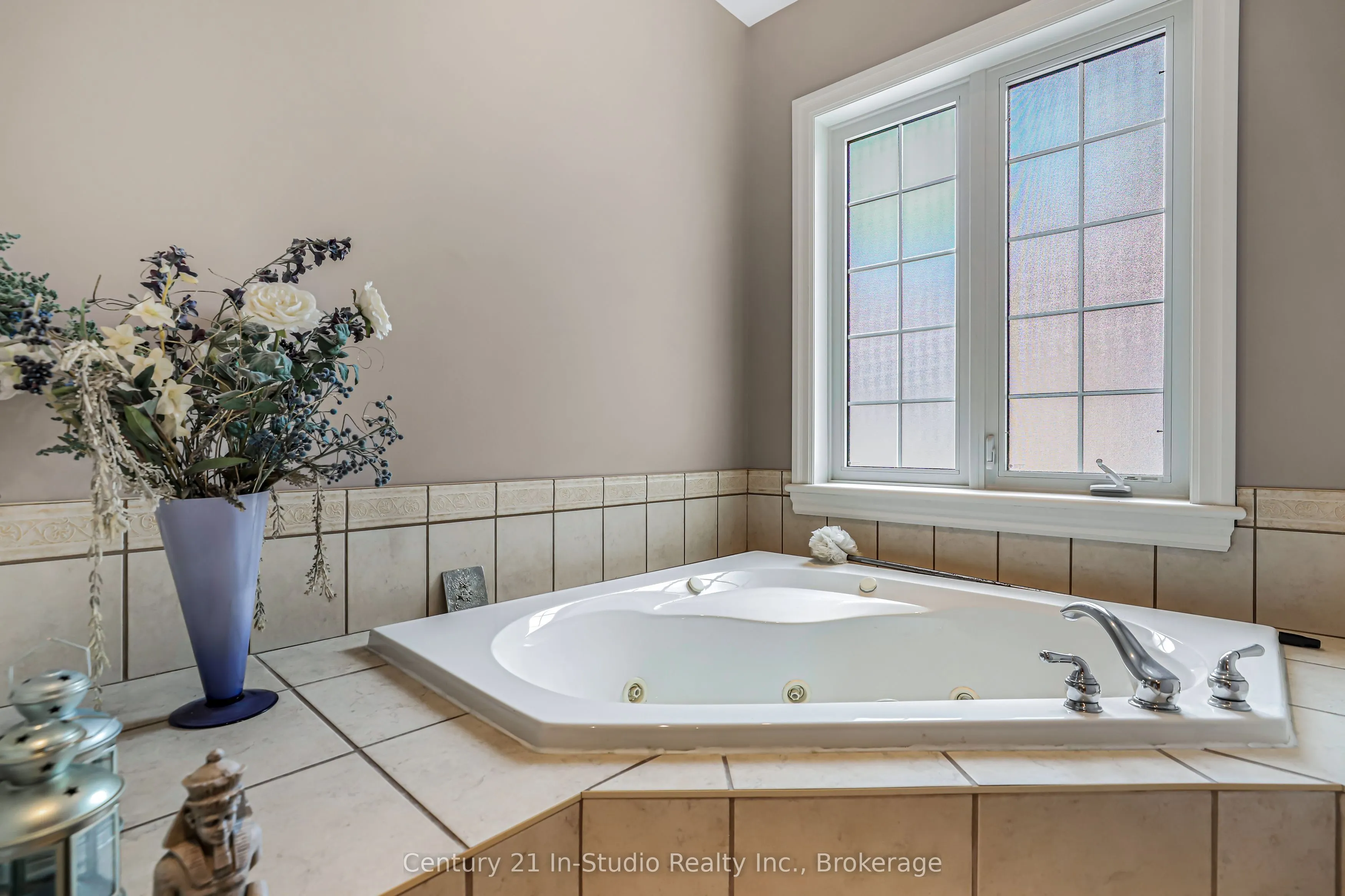 6 Glen Abbey Court
