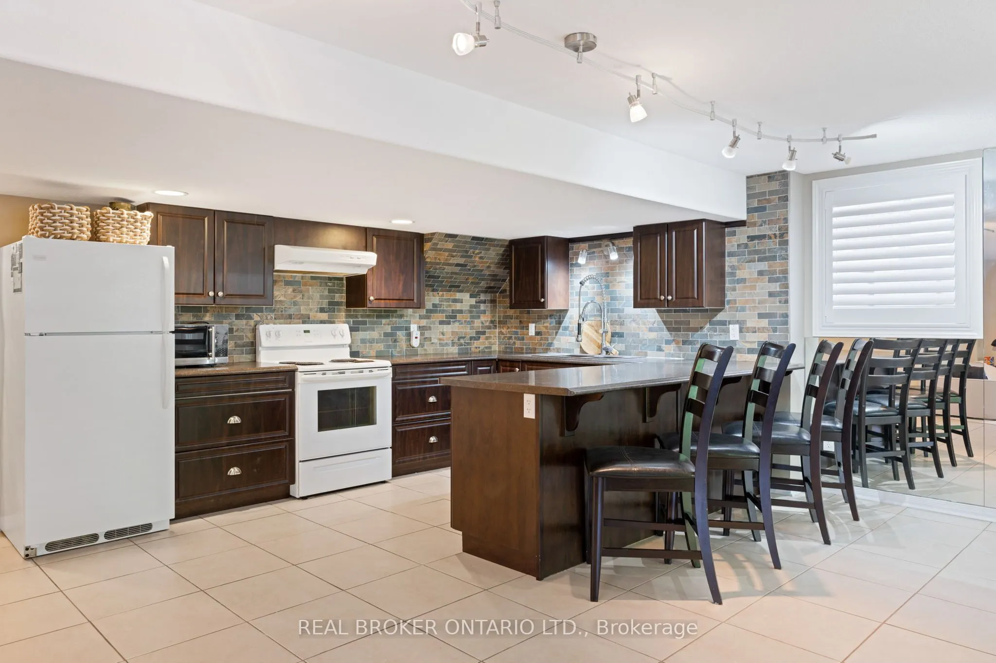 17 Coutts Court