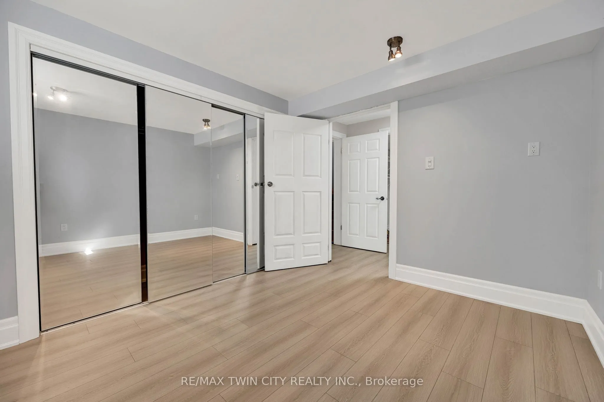 433 DOON SOUTH Drive