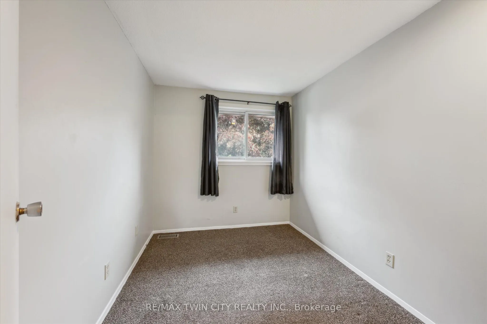 210 Glamis Road, #6