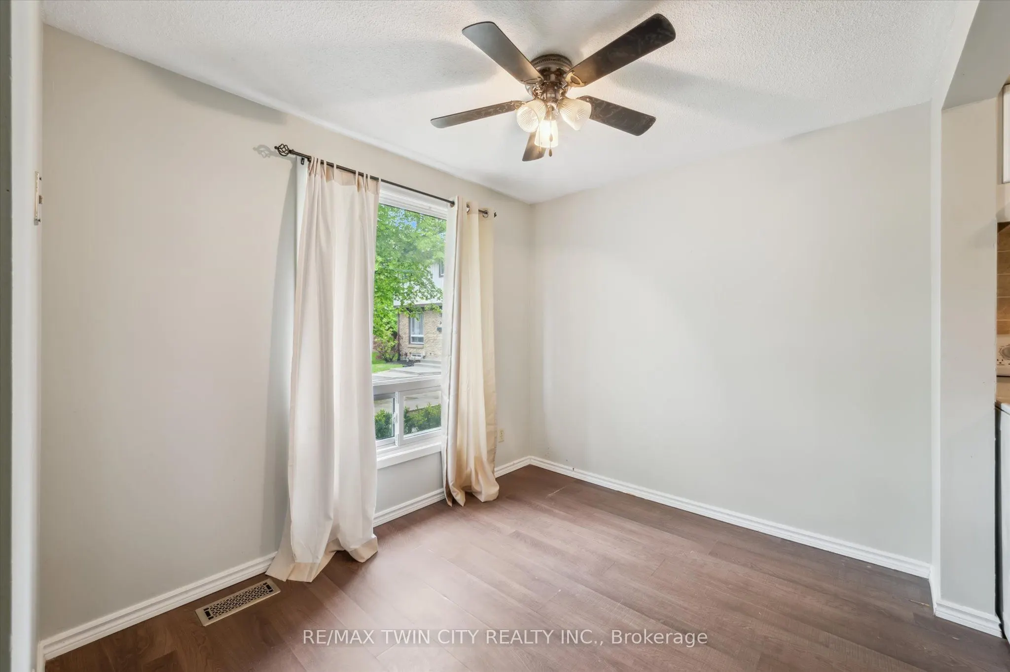 210 Glamis Road, #6