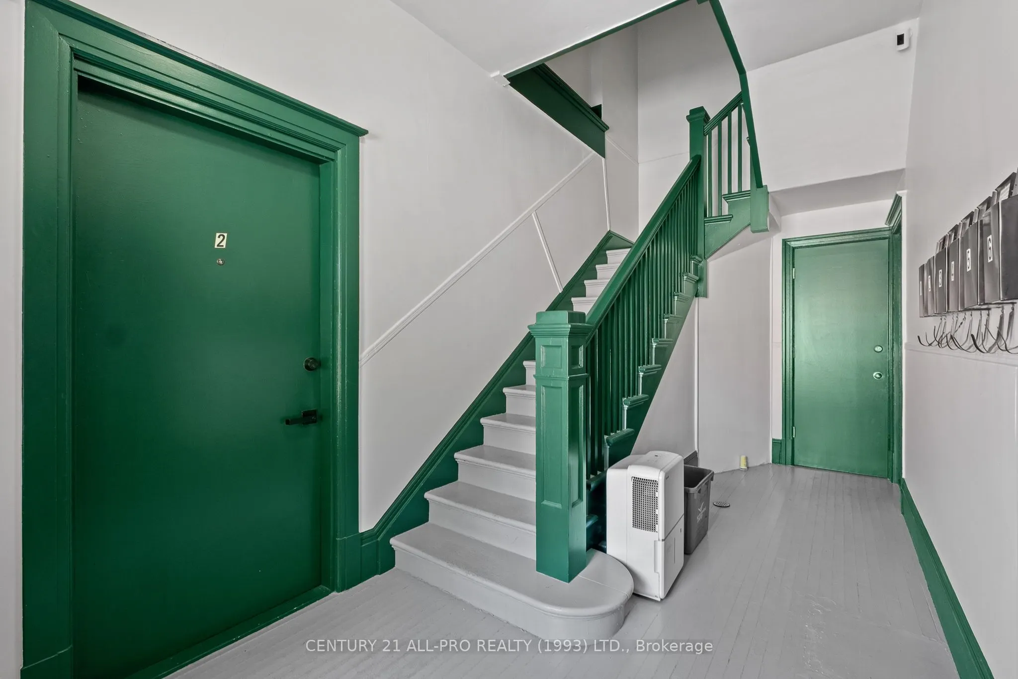 1 James Street W
