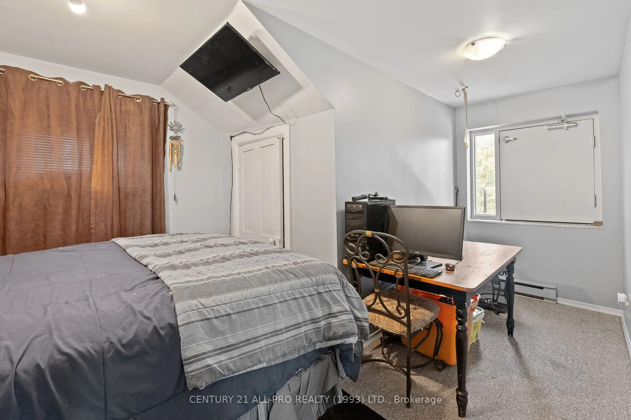 1 James Street W