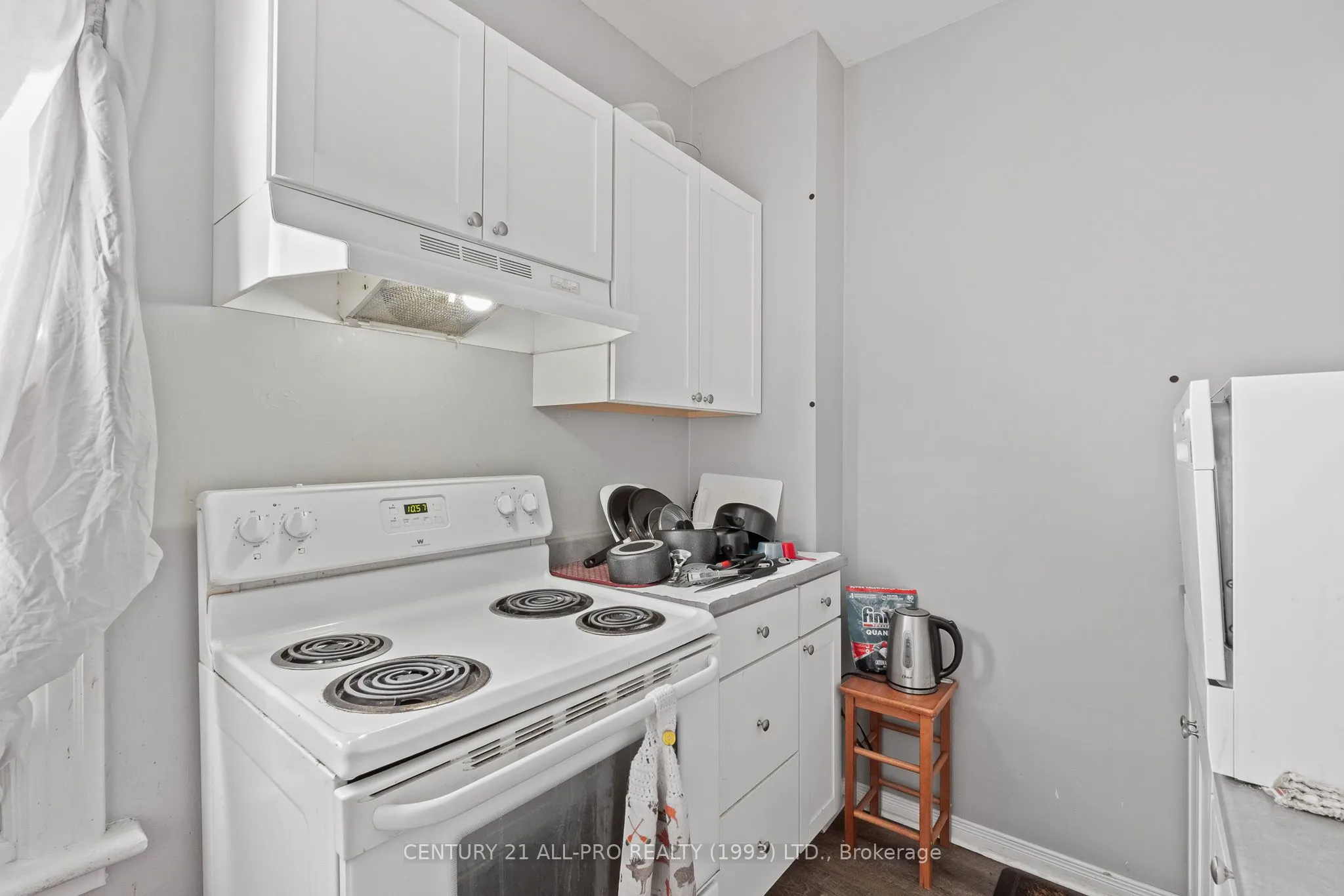 1 James Street W