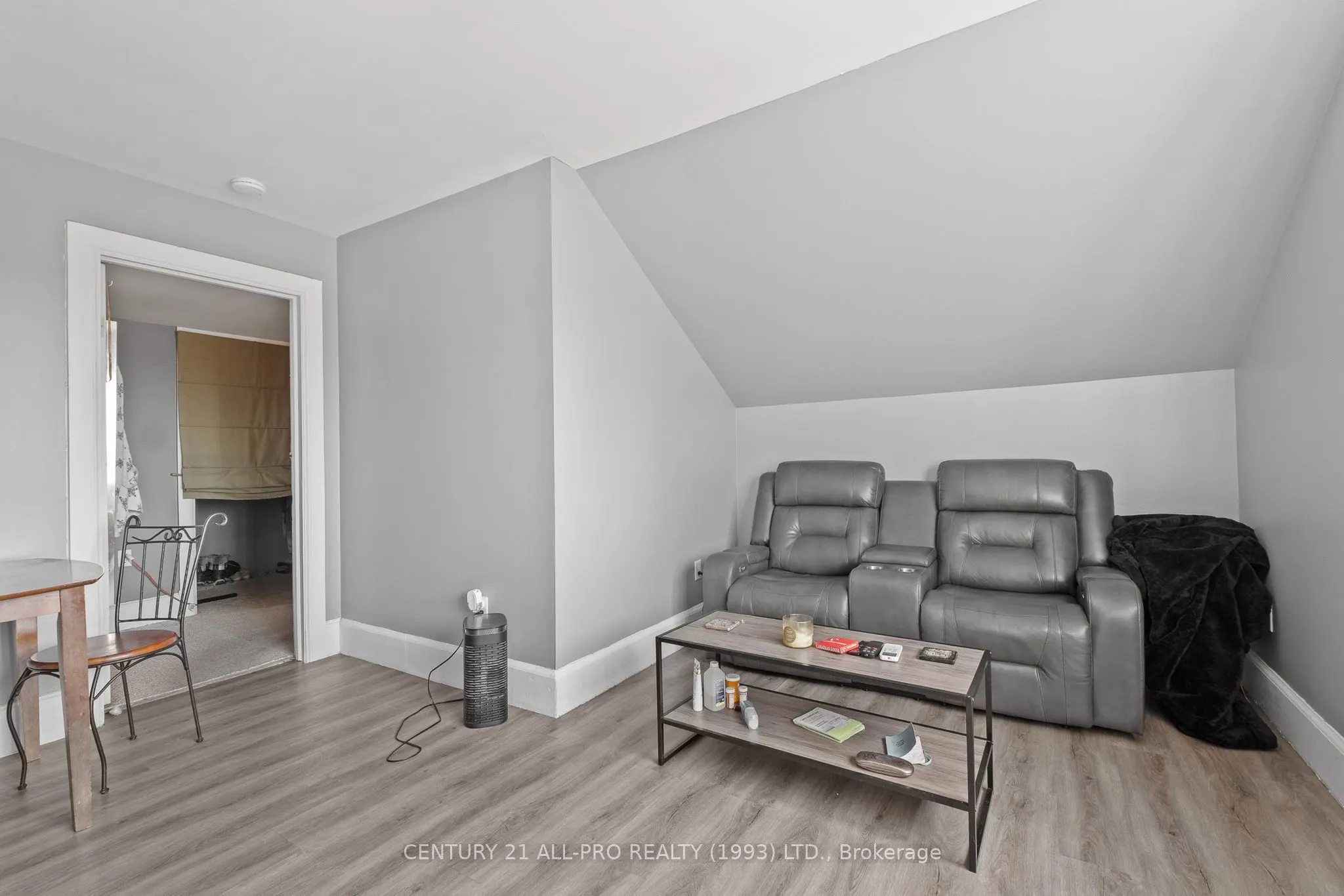 1 James Street W