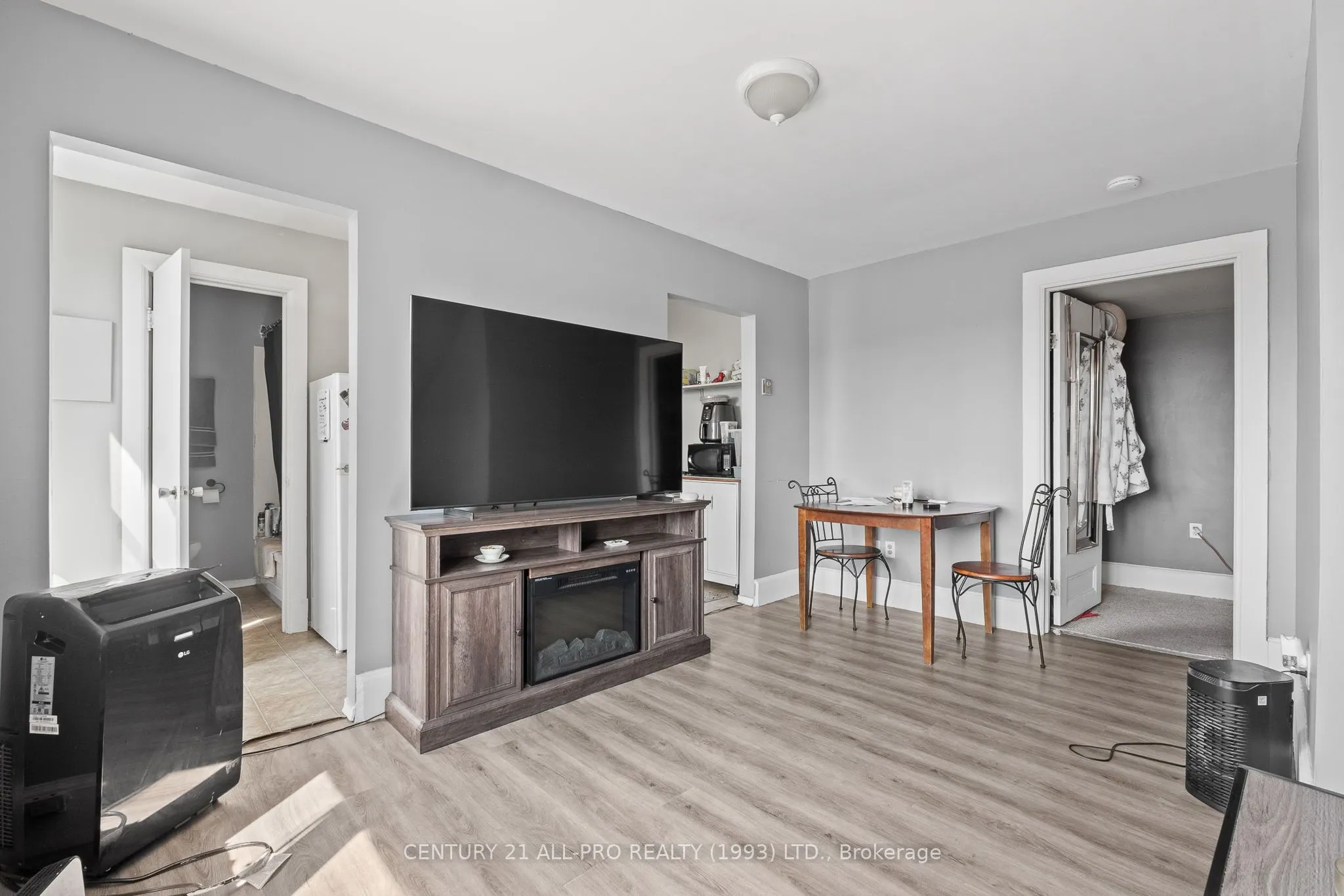 1 James Street W