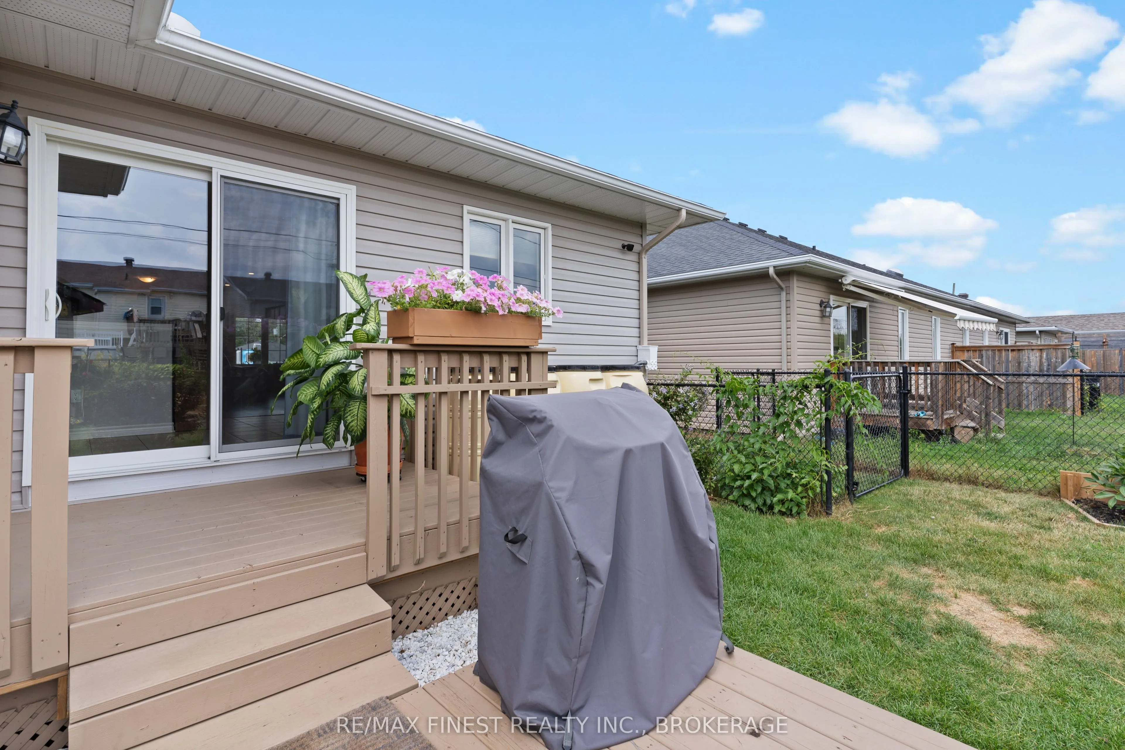 17 Lee Avenue