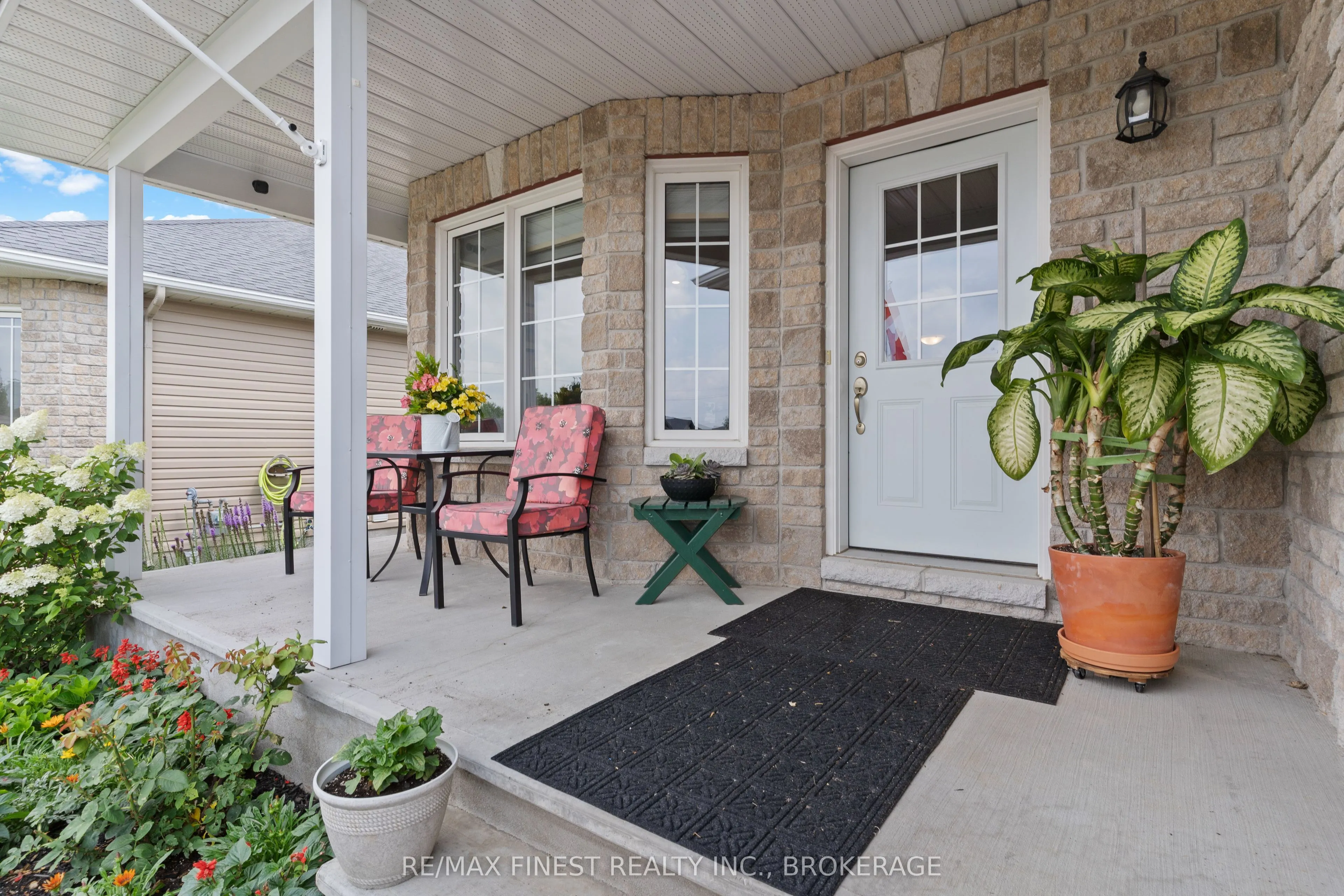 17 Lee Avenue
