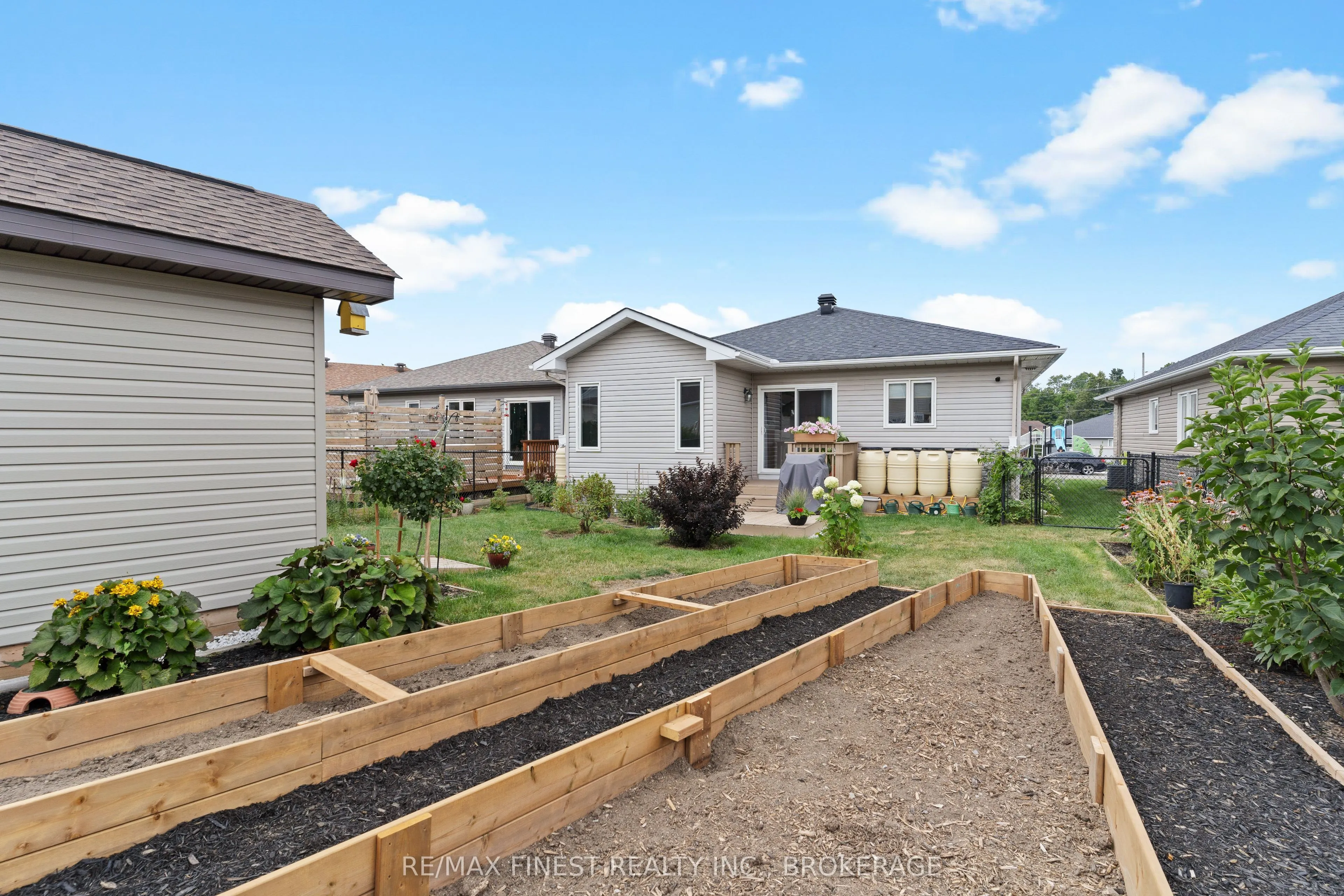 17 Lee Avenue
