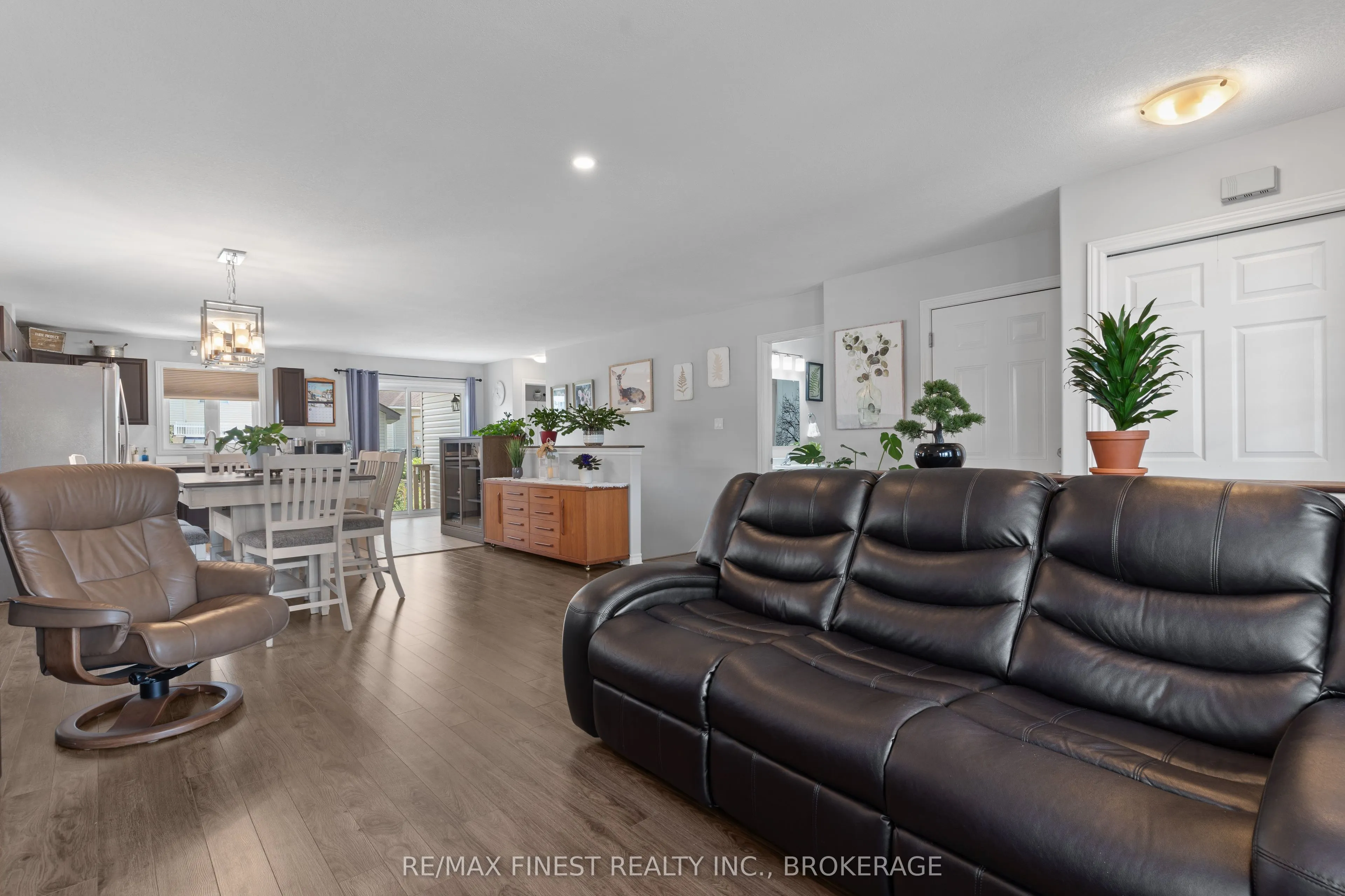17 Lee Avenue