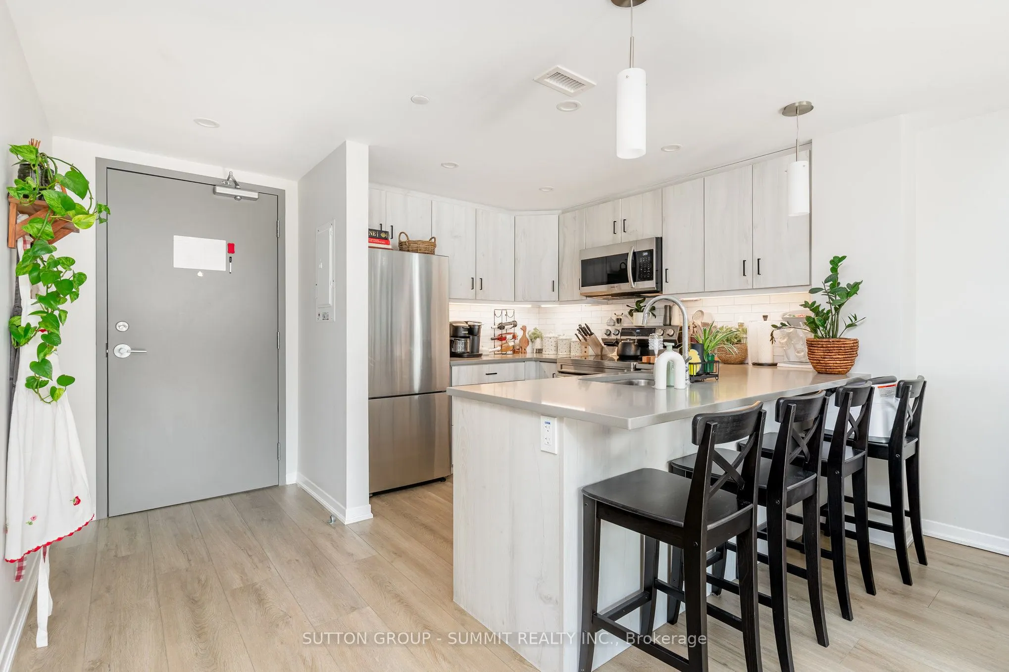 3998 Victoria Avenue, #107