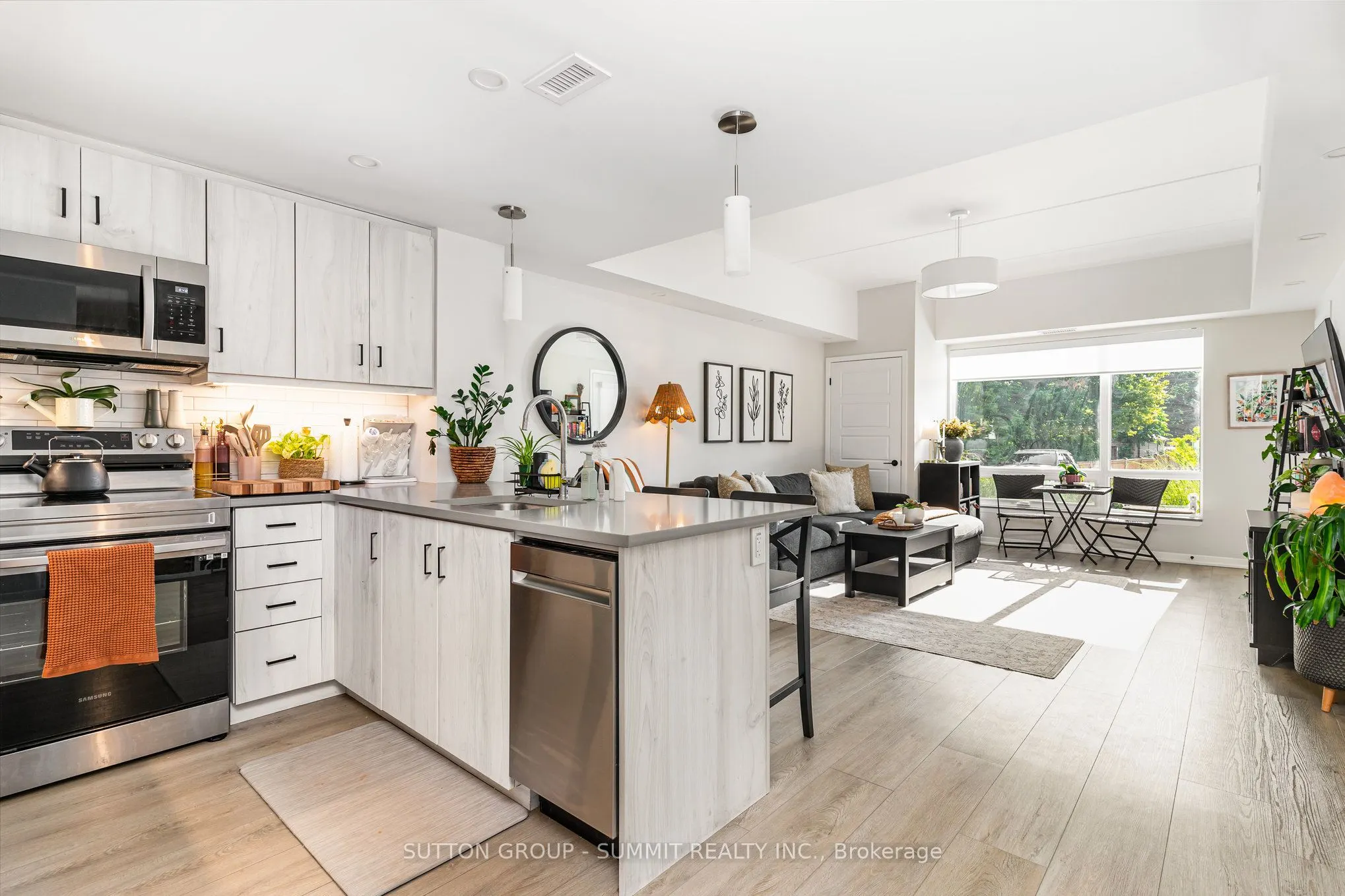 3998 Victoria Avenue, #107