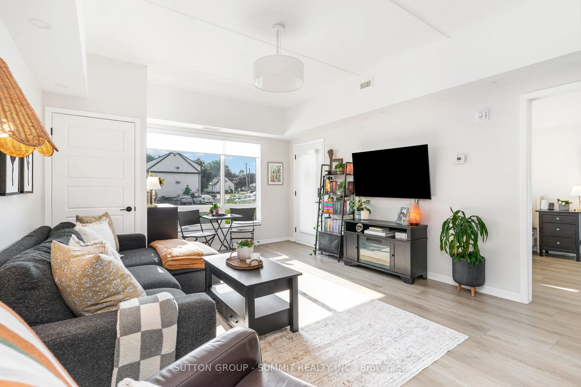 3998 Victoria Avenue, #107