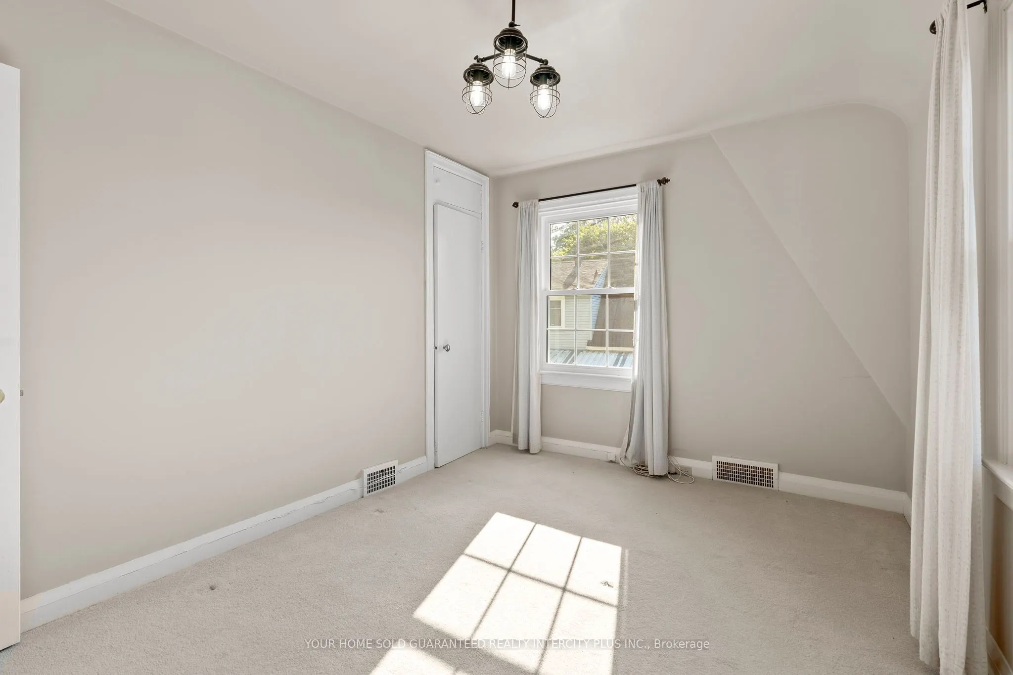 140 Main Street W