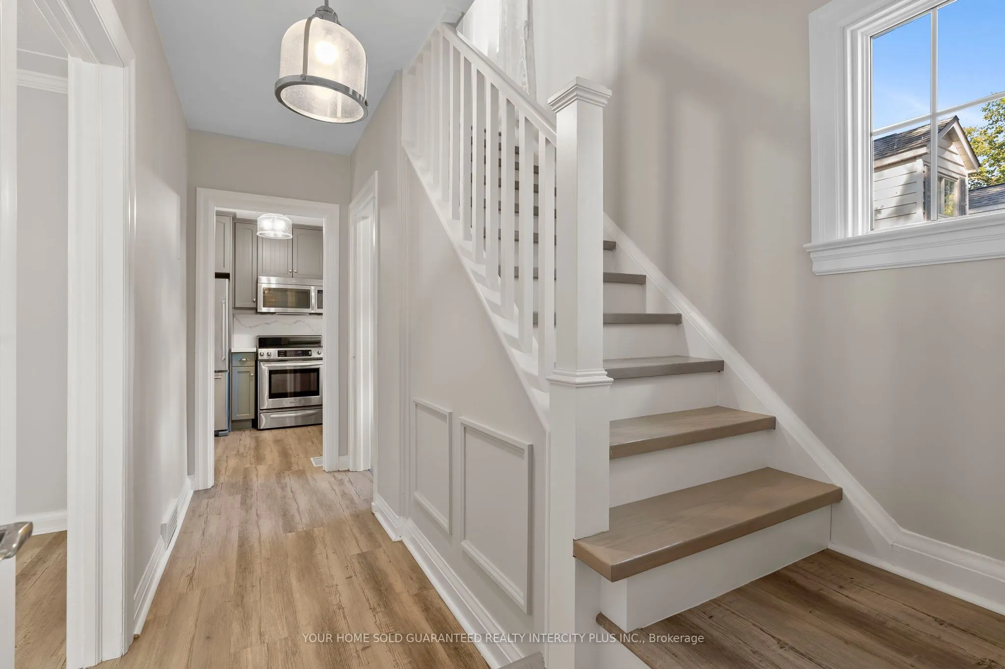 140 Main Street W