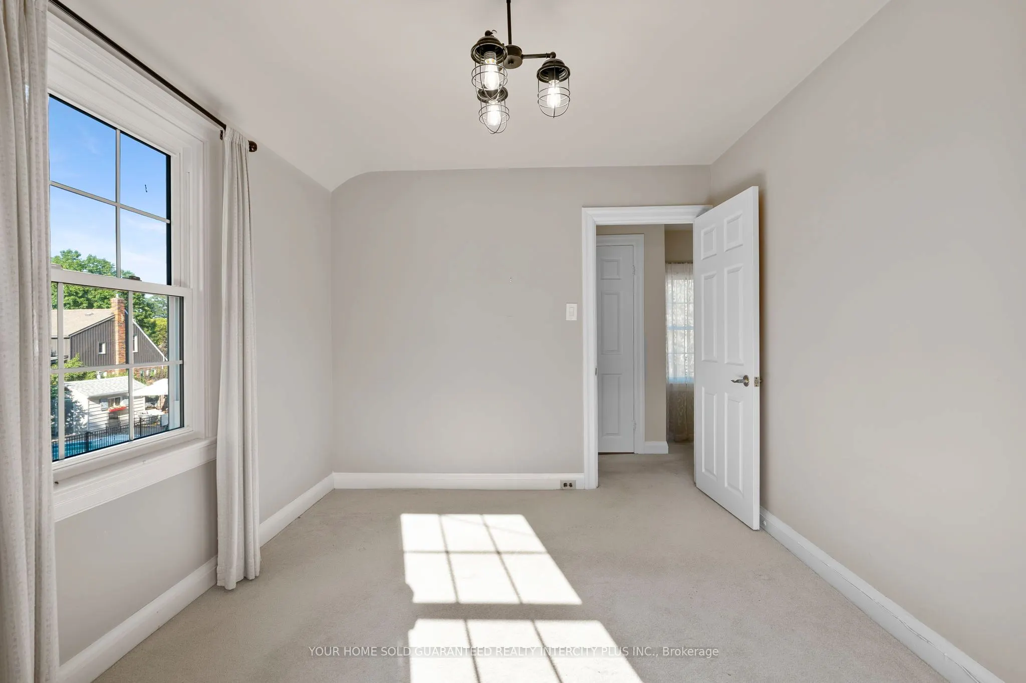 140 Main Street W