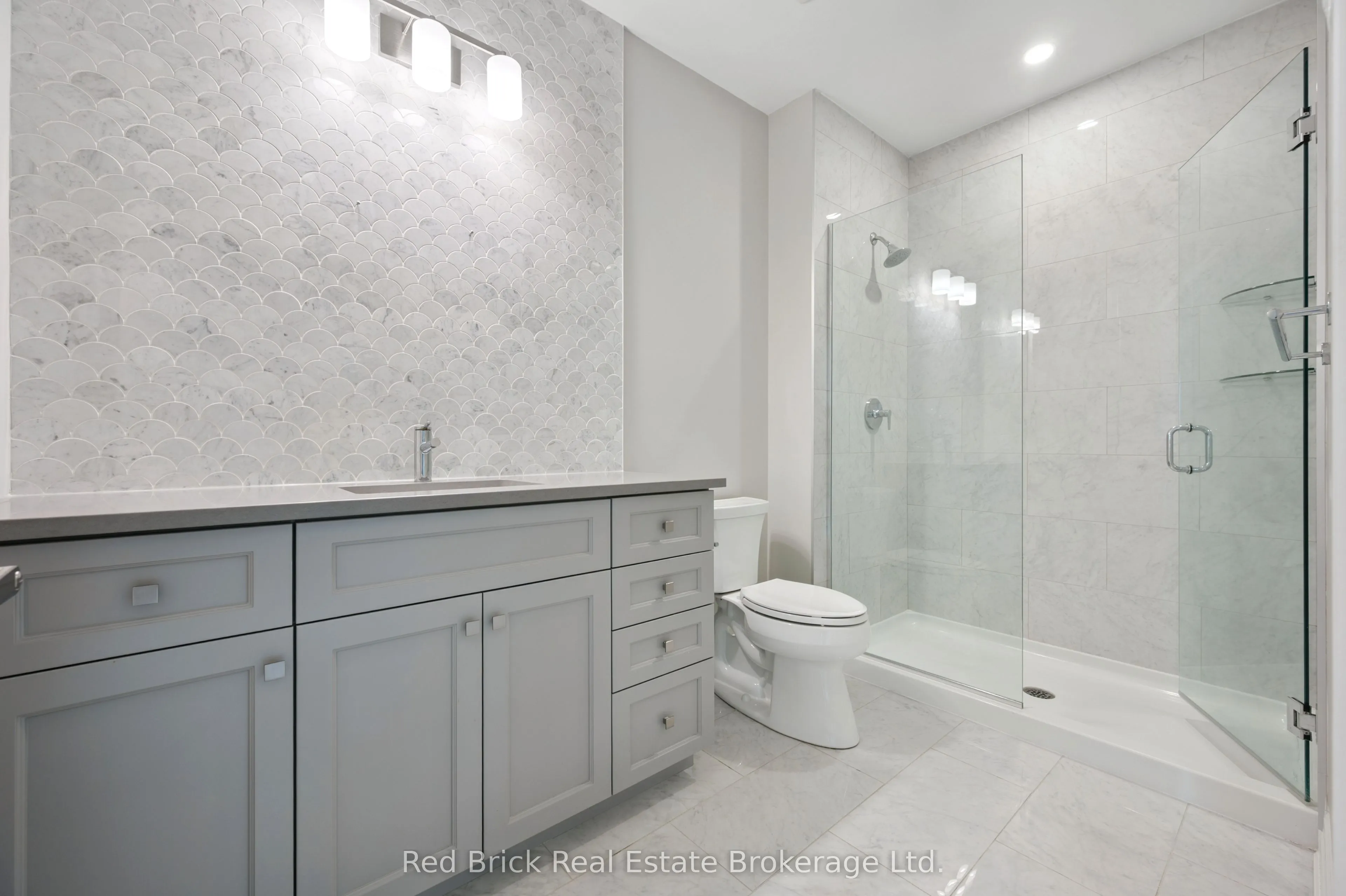 1880 GORDON Street, #805
