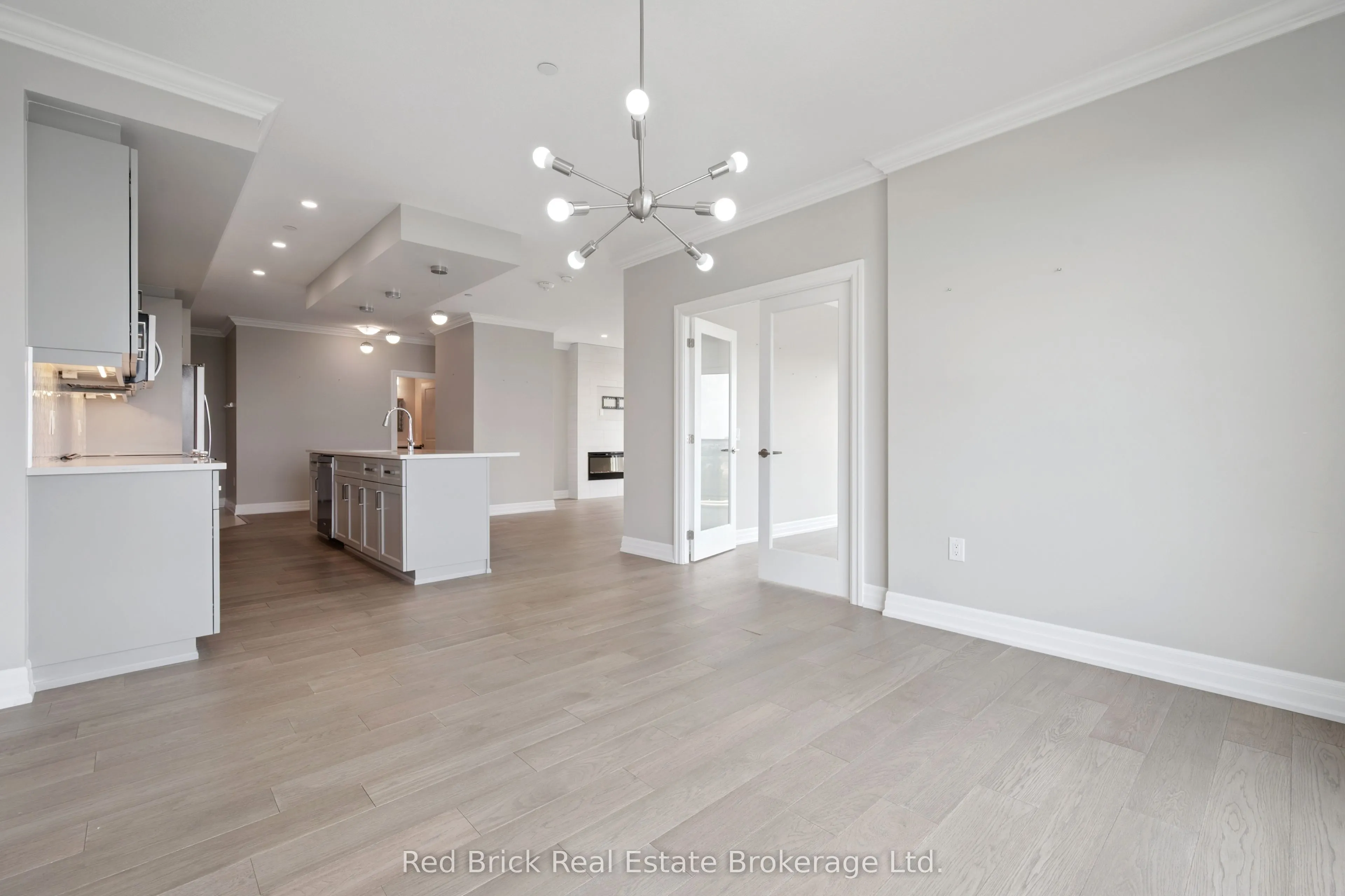 1880 GORDON Street, #805