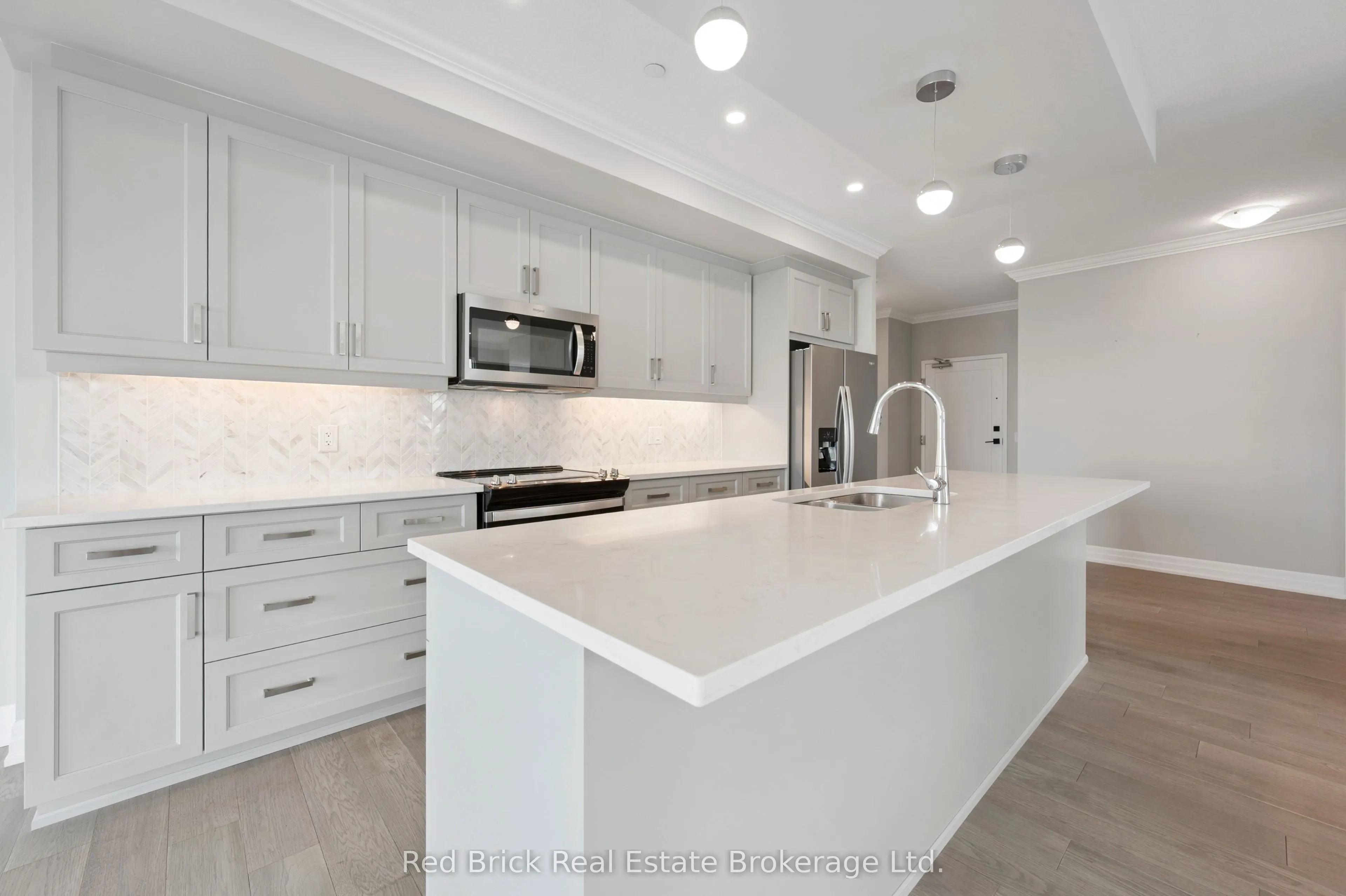 1880 GORDON Street, #805