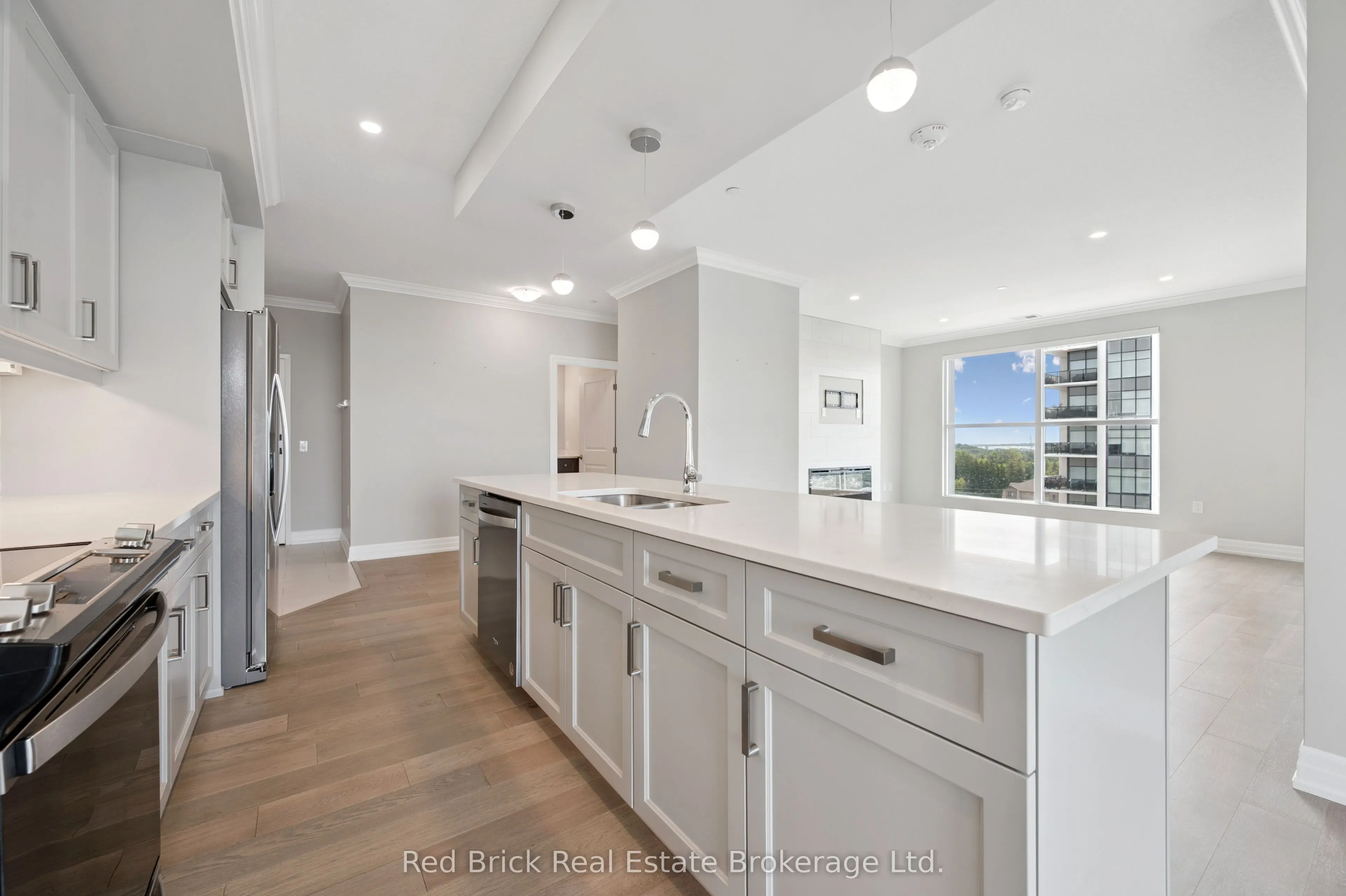 1880 GORDON Street, #805