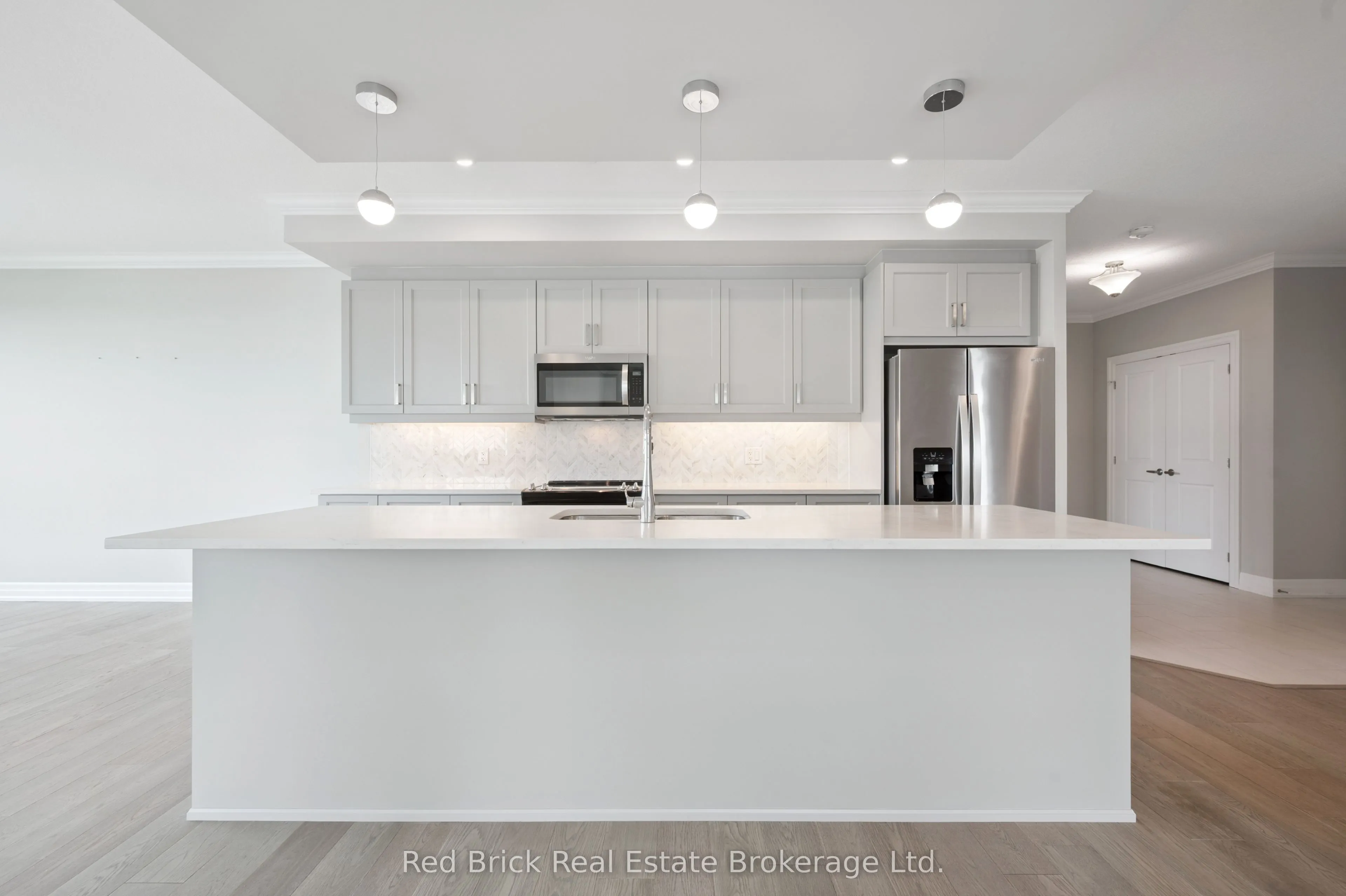 1880 GORDON Street, #805