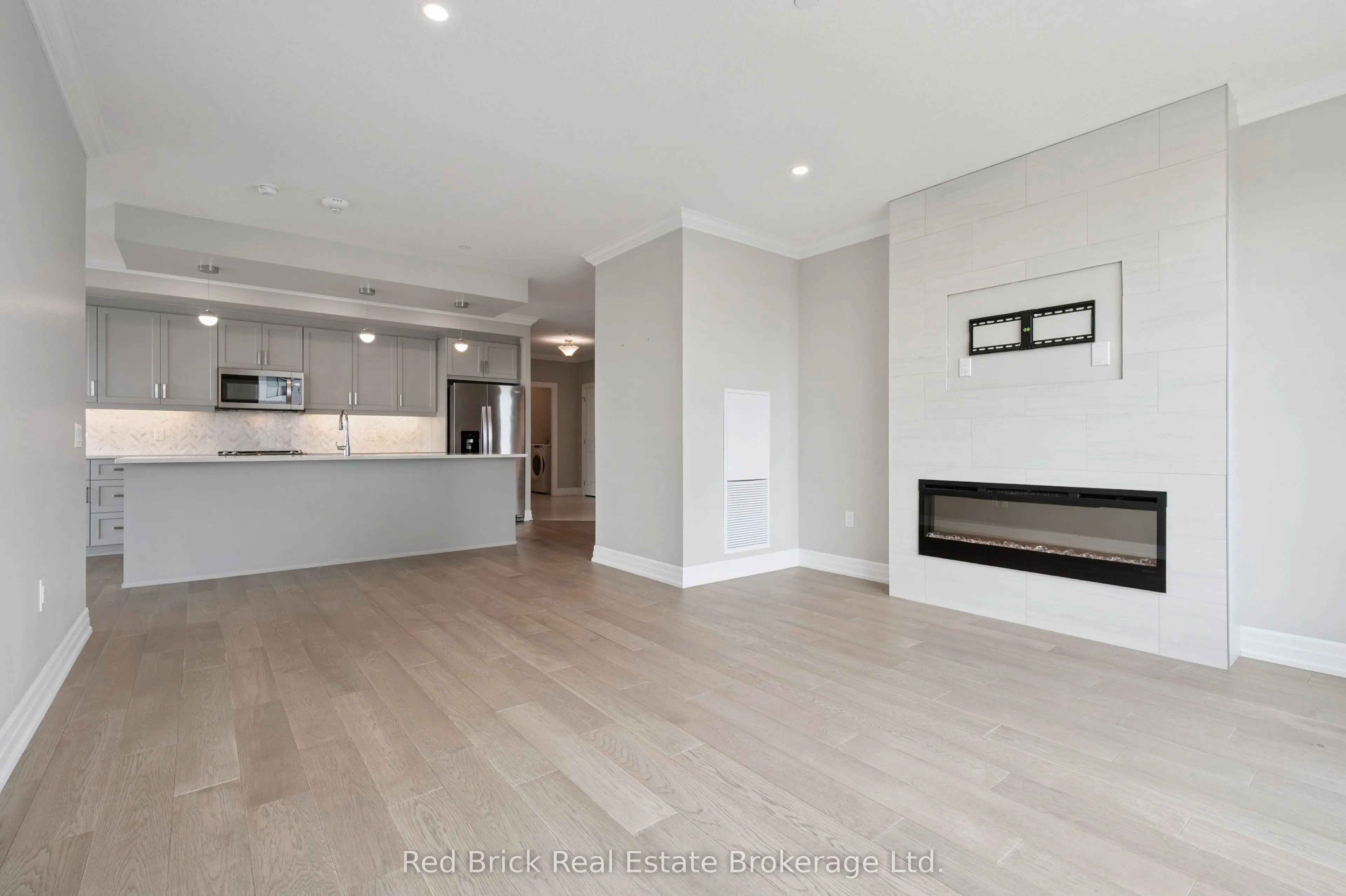 1880 GORDON Street, #805