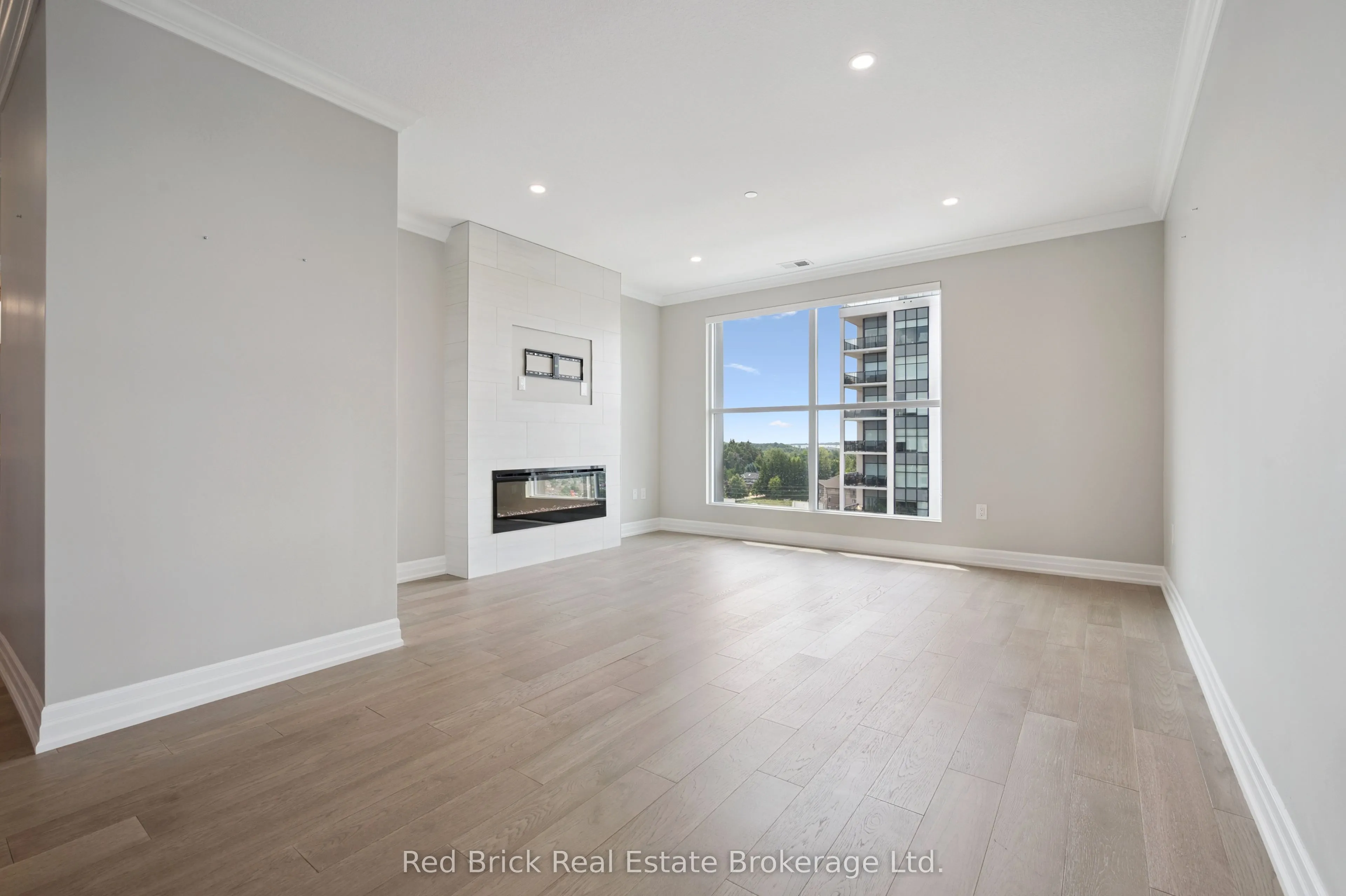 1880 GORDON Street, #805