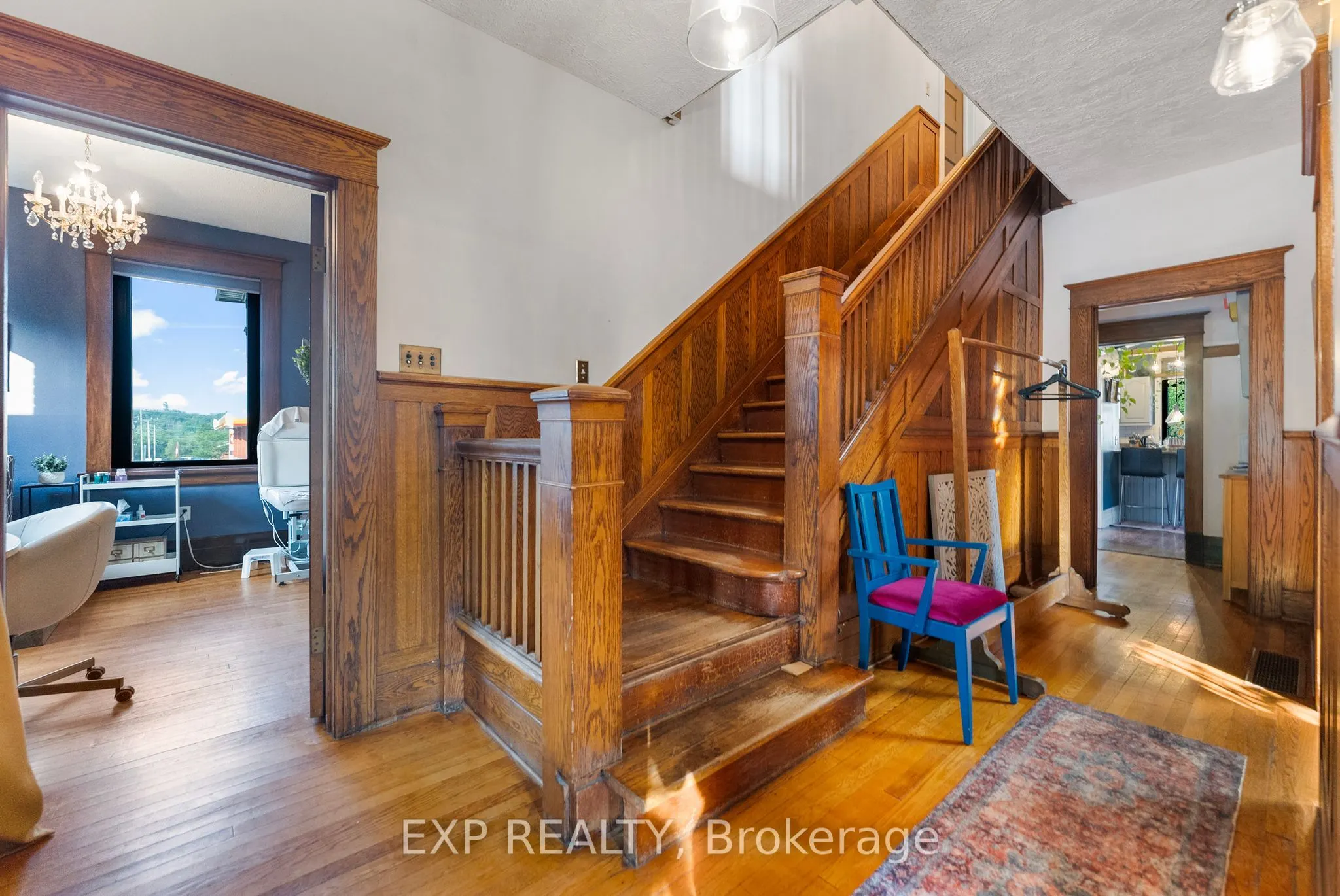 48 Hall Avenue E