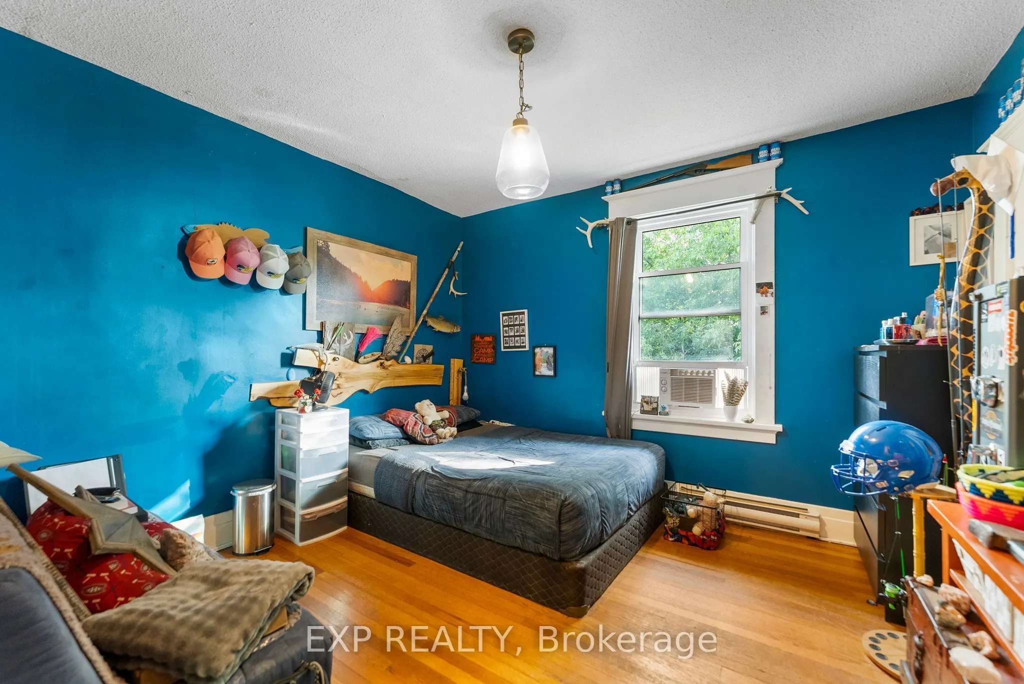48 Hall Avenue E