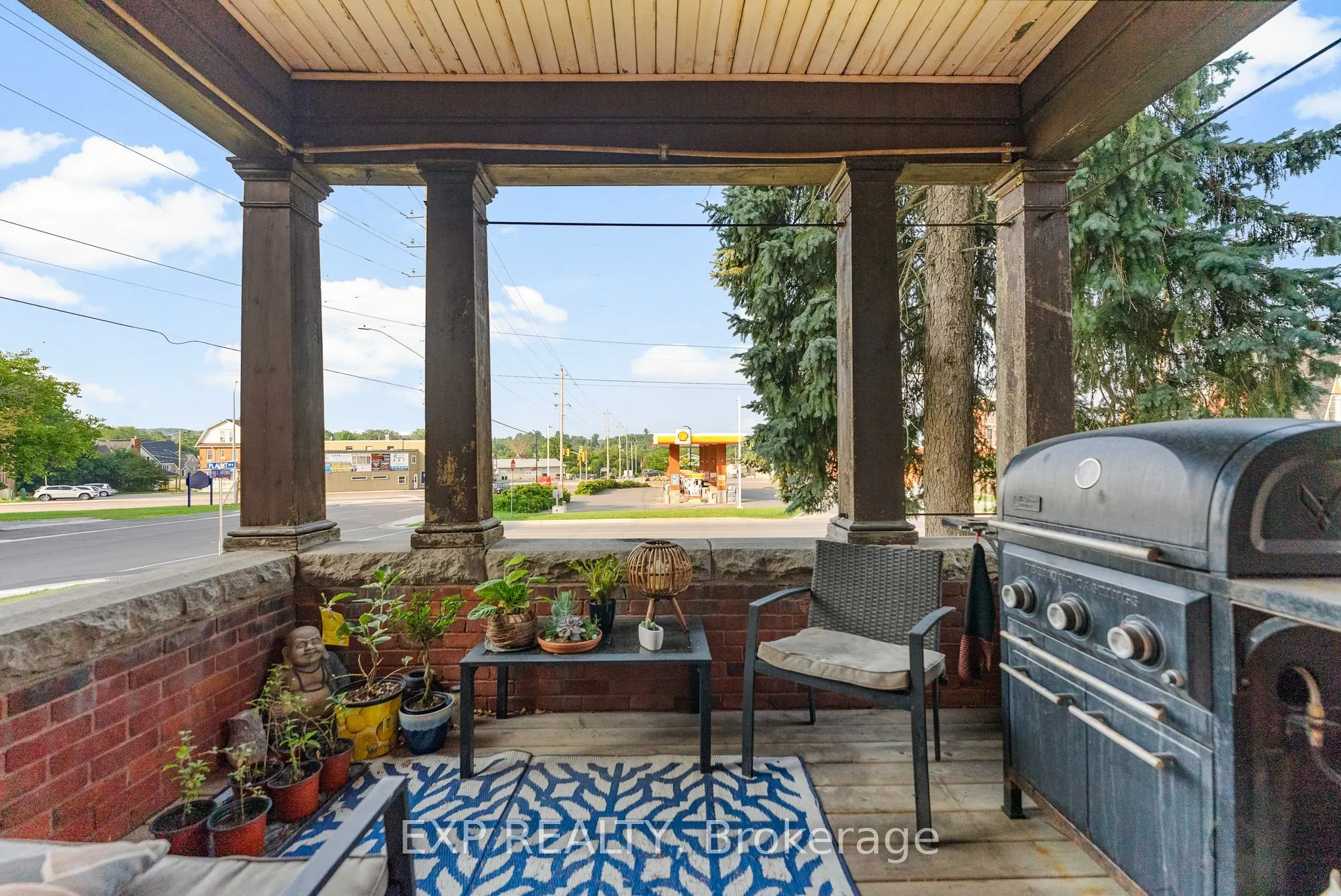 48 Hall Avenue E