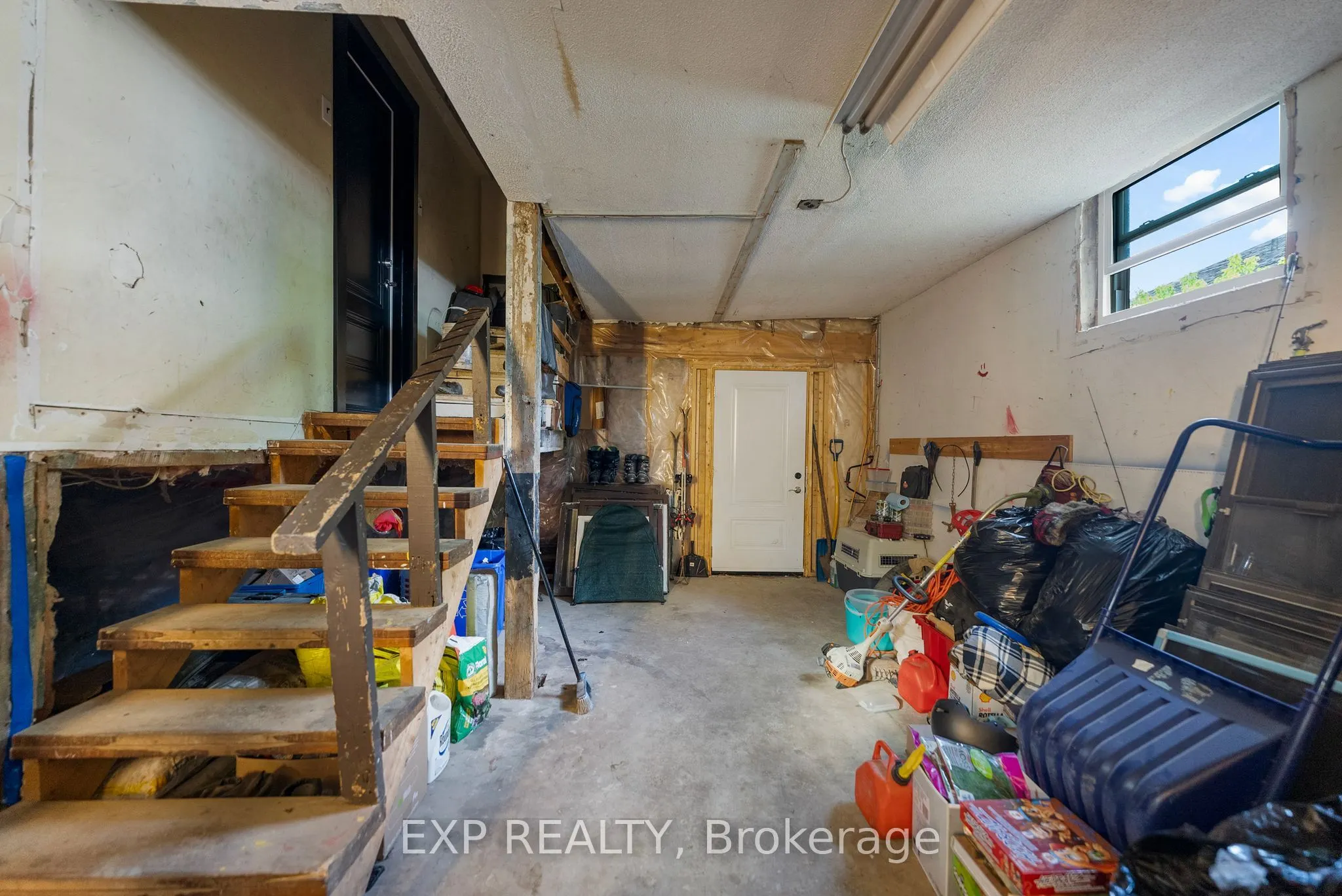 48 Hall Avenue E