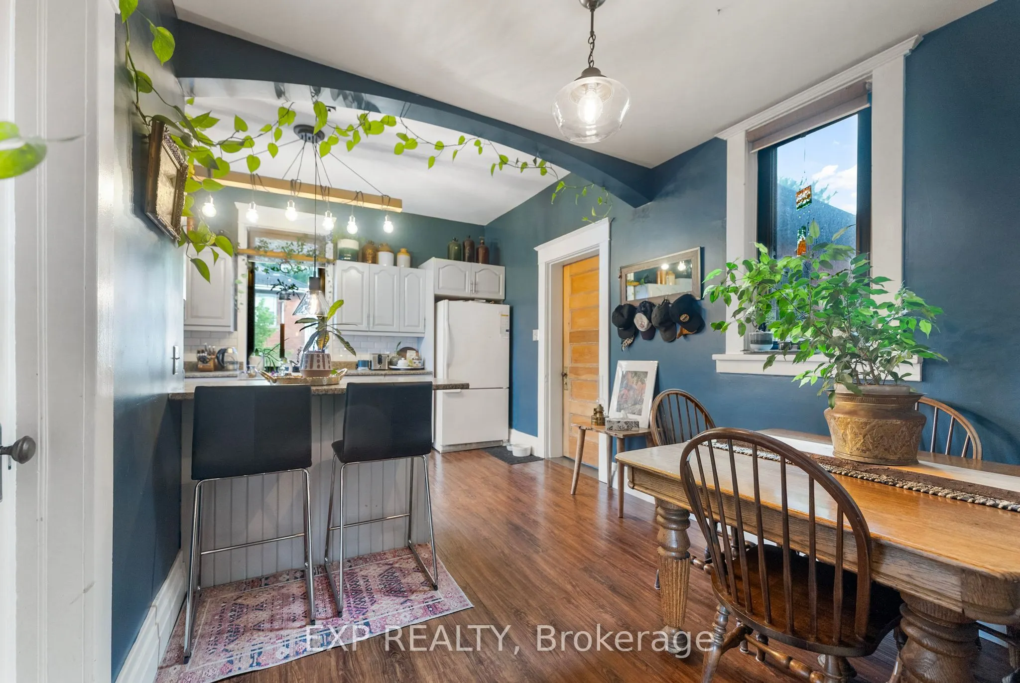 48 Hall Avenue E