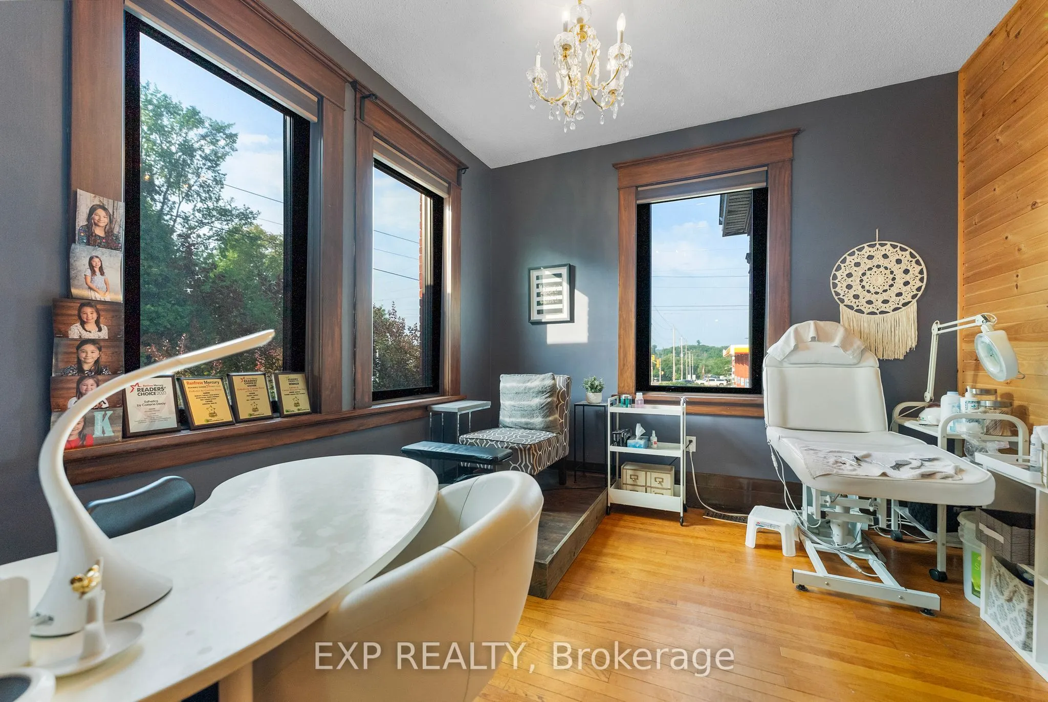 48 Hall Avenue E