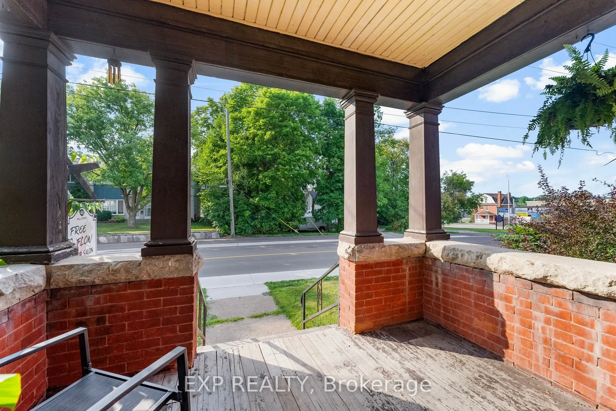 48 Hall Avenue E