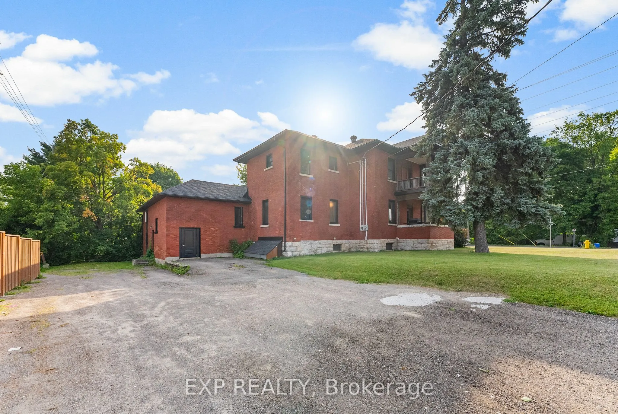 48 Hall Avenue E