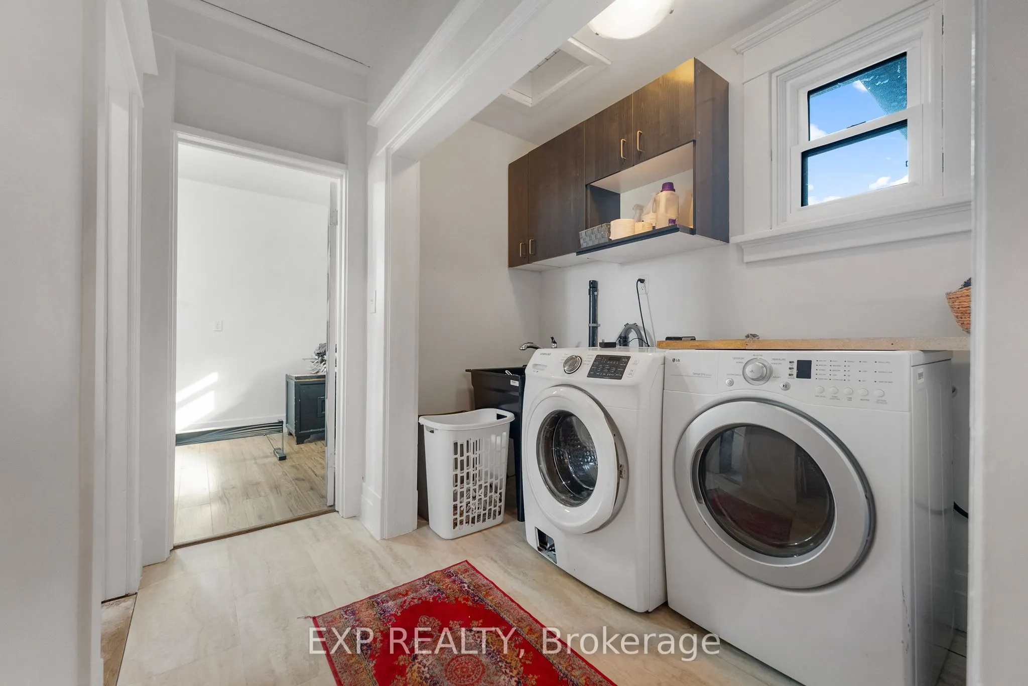 48 Hall Avenue E