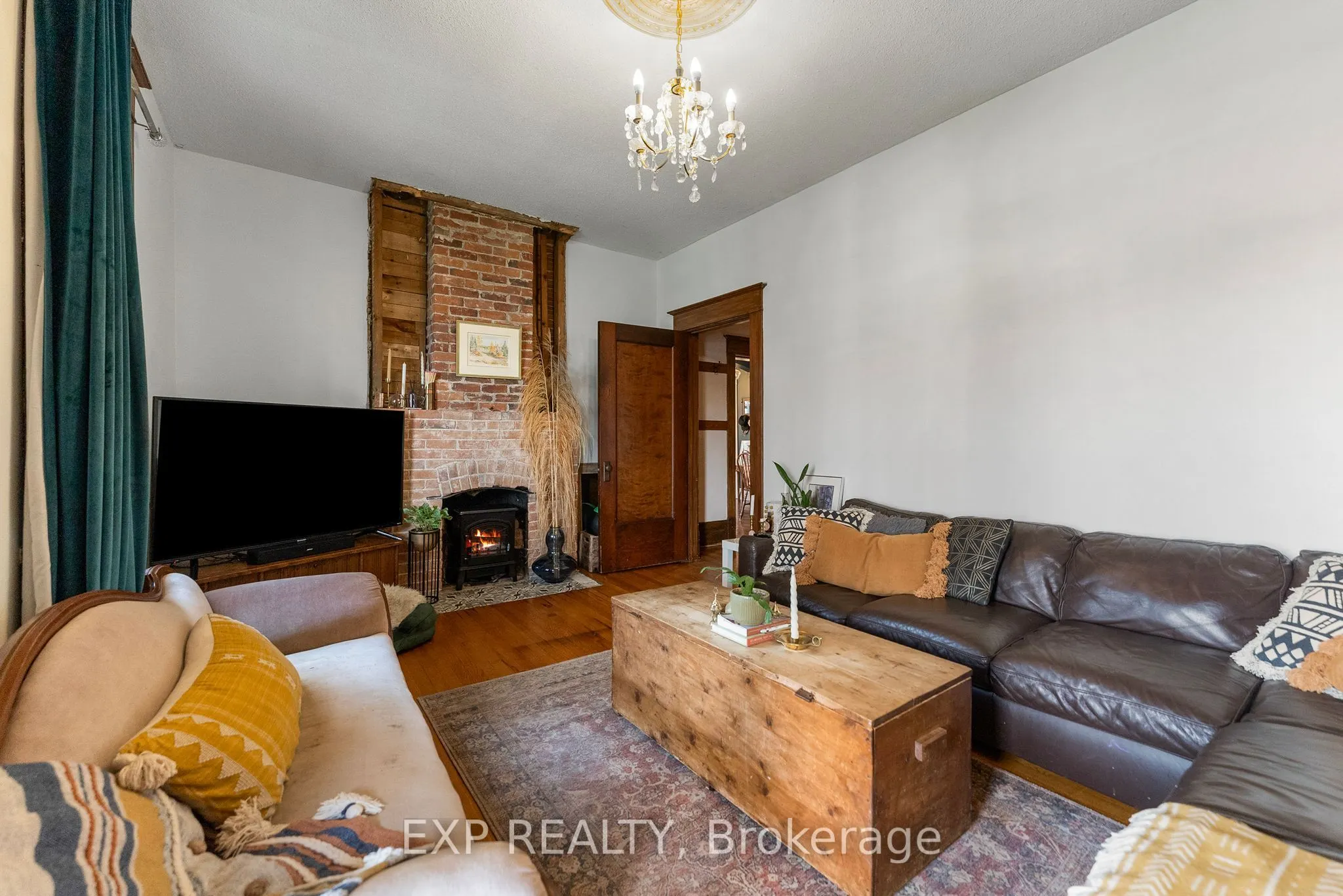 48 Hall Avenue E
