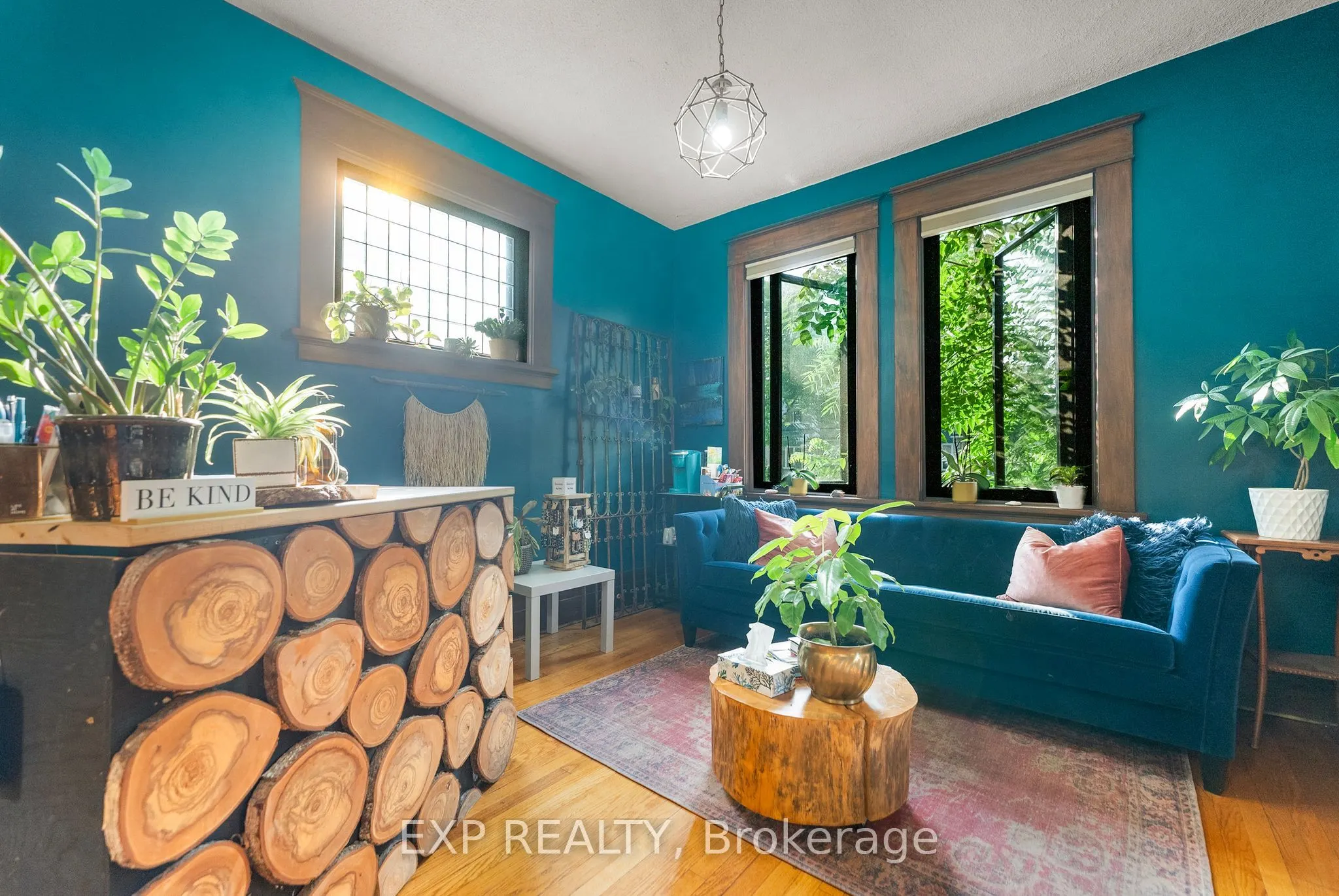 48 Hall Avenue E
