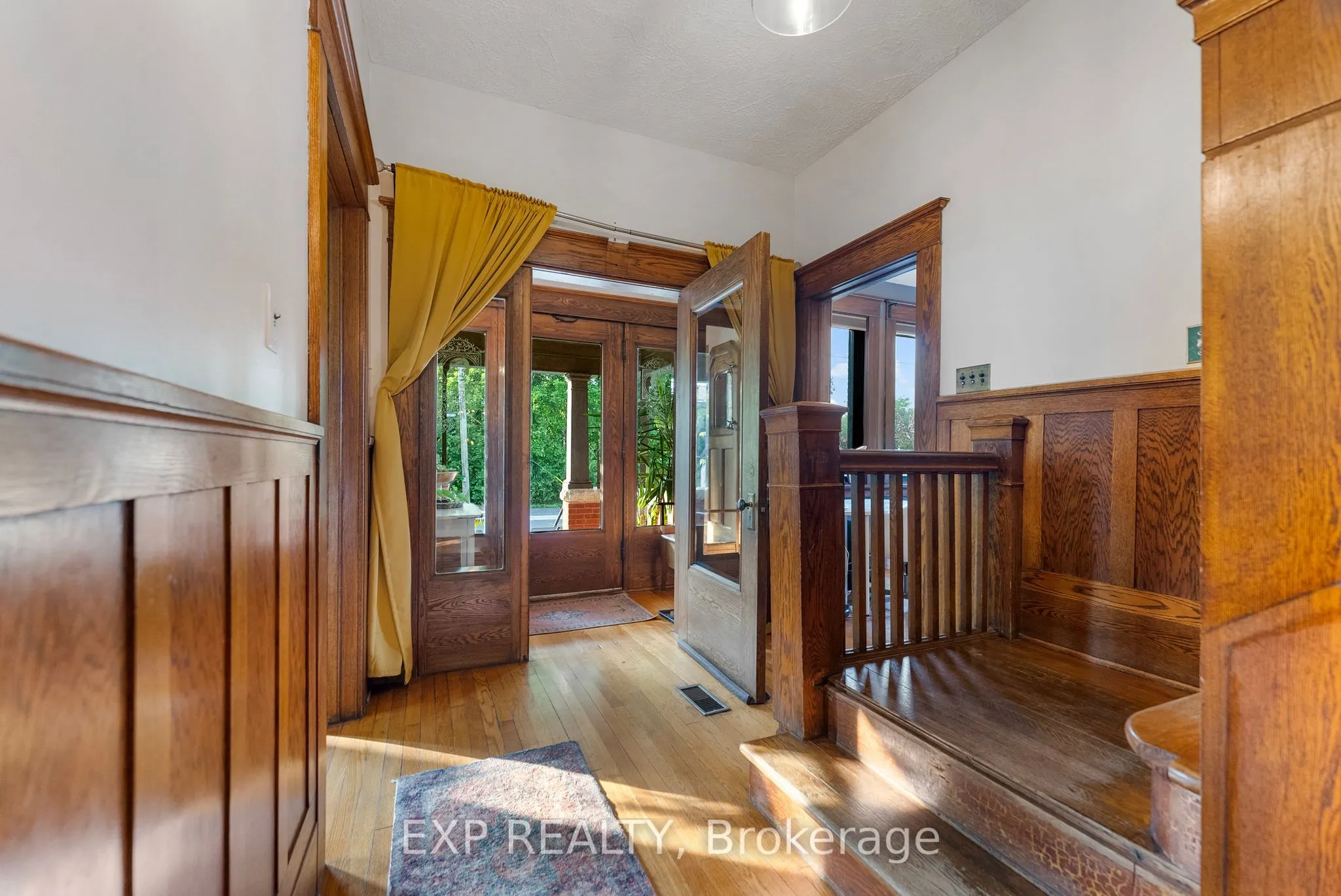 48 Hall Avenue E